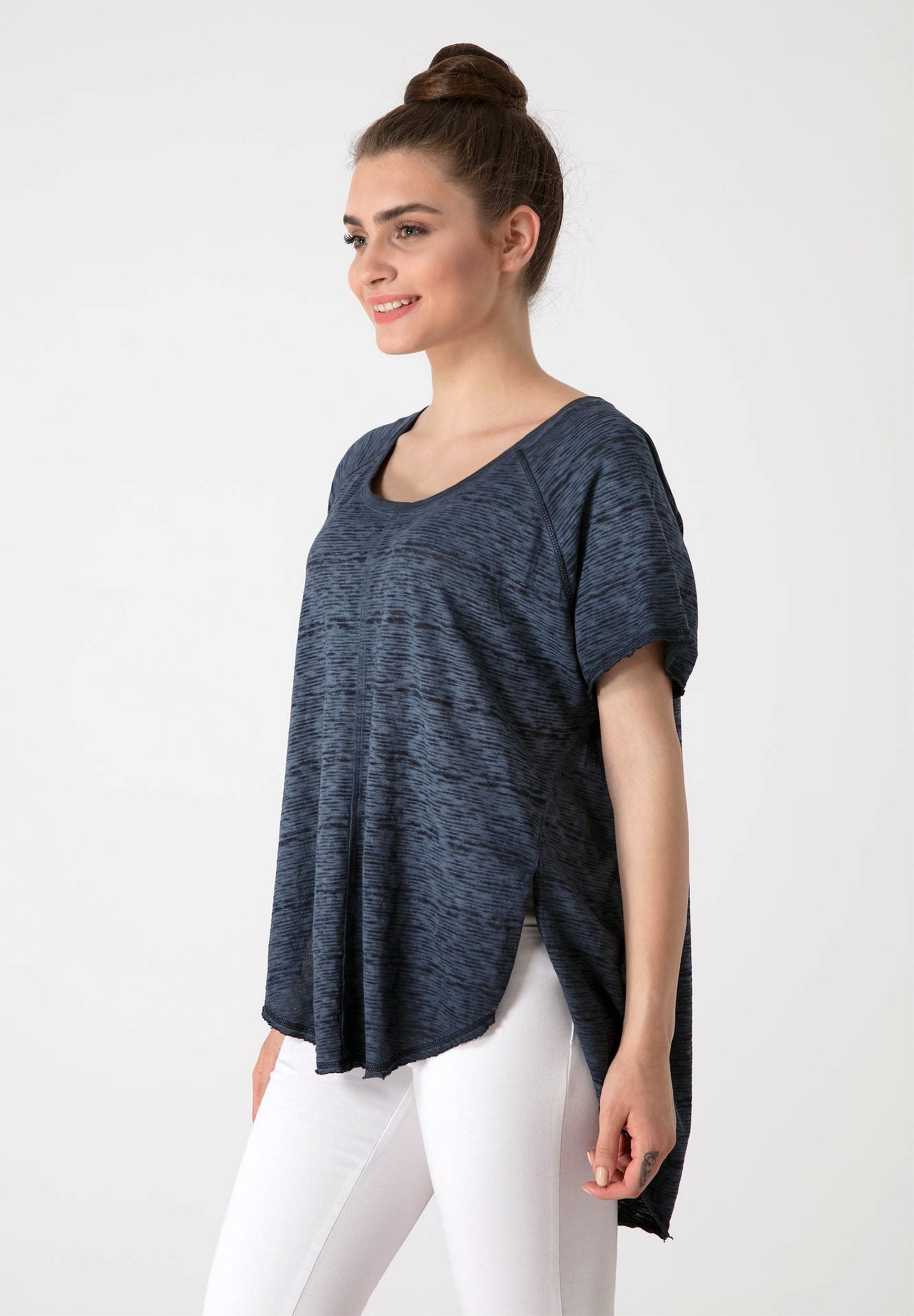 Oversize Raglan T-Shirt aus Bio-Baumwolle mit längerem Rückenteil