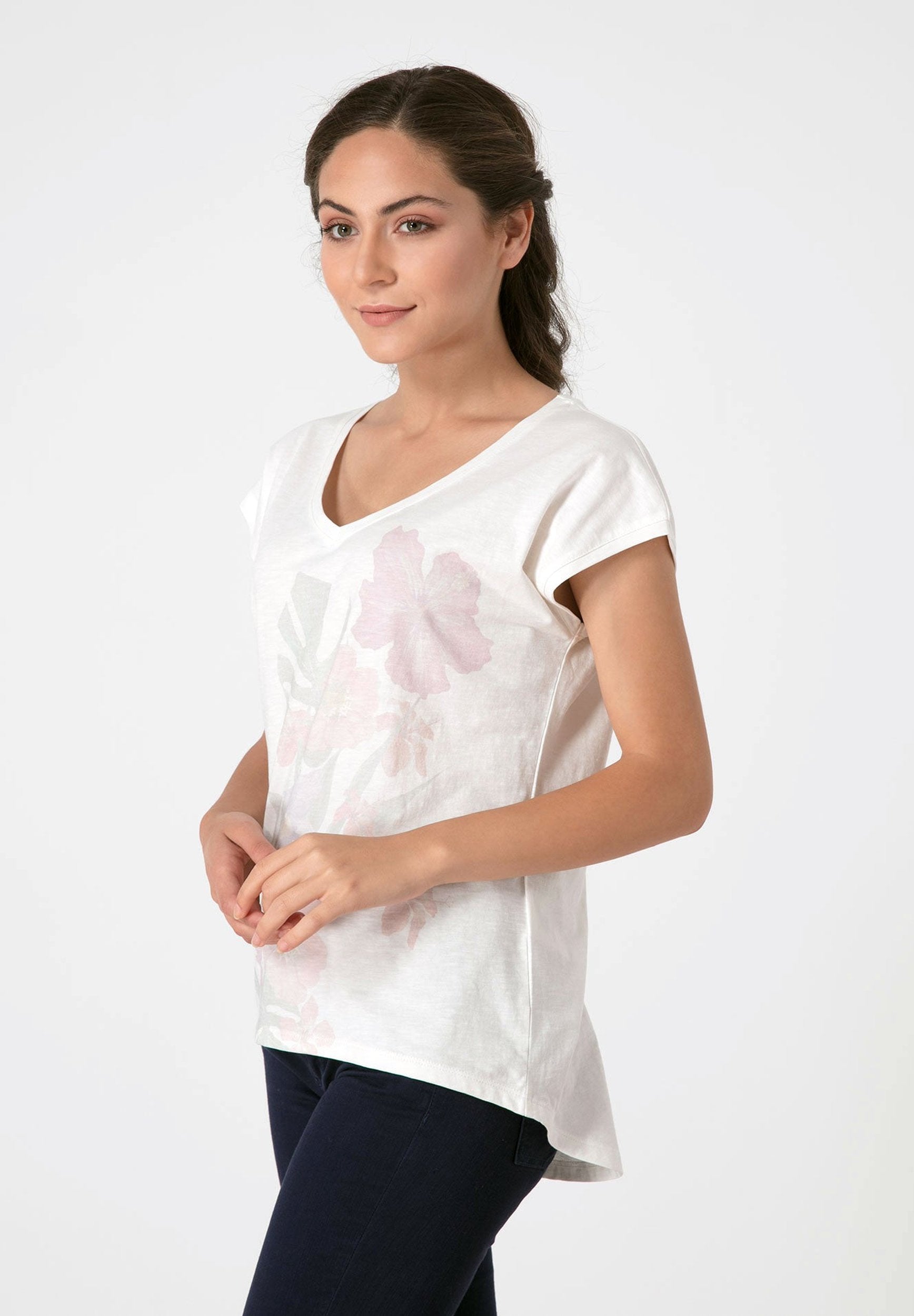 T-Shirt aus Bio-Baumwolle mit tiefem V-Ausschnitt und längerem Rückenteil