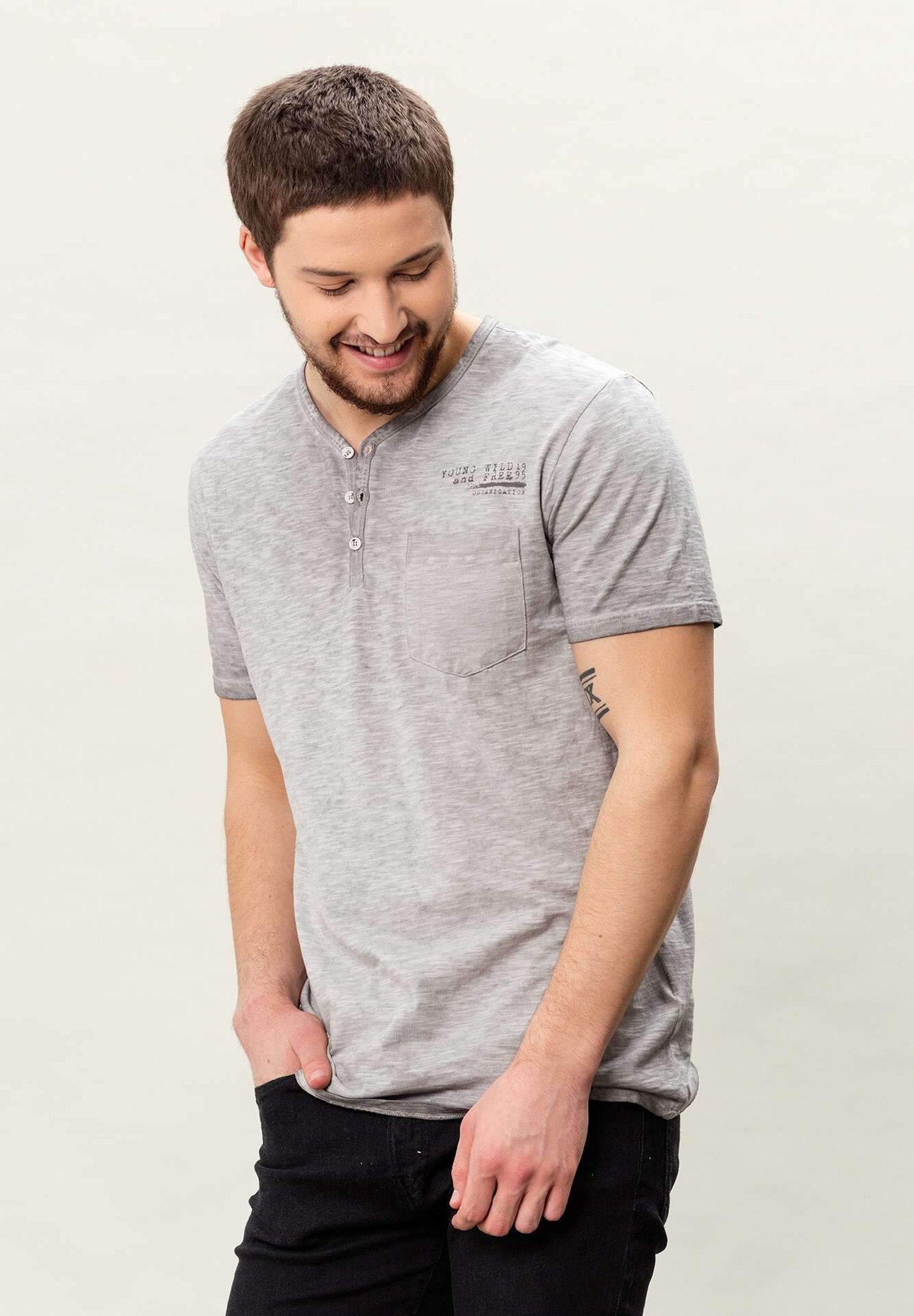Garment Dyed Henley T-Shirt aus Bio-Baumwolle