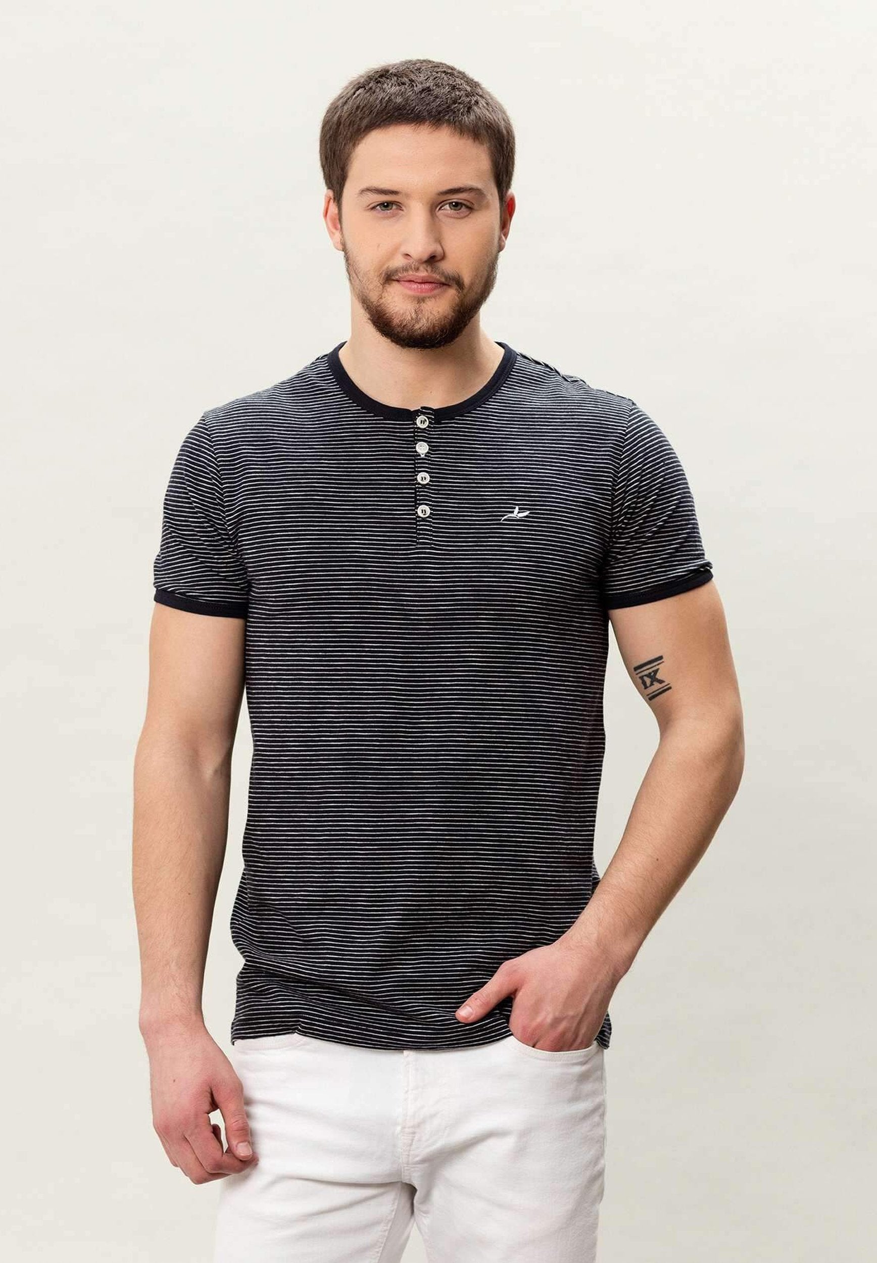 Herren Gestreiftes Henley T-Shirt