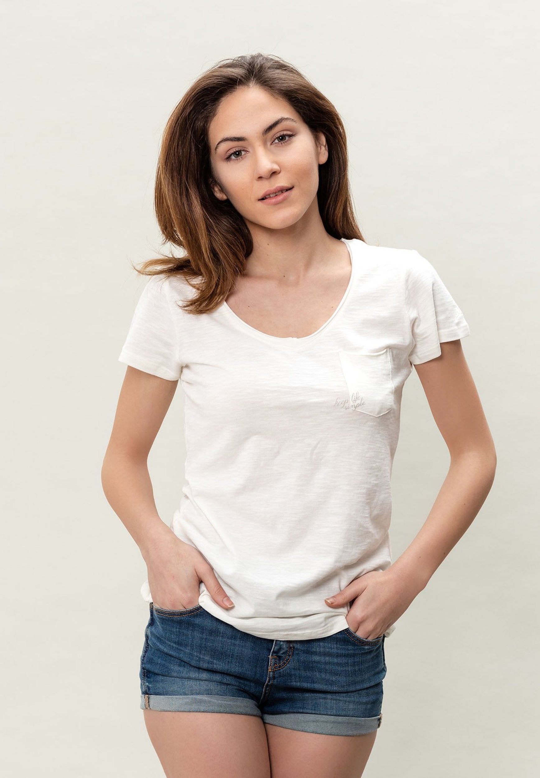 Damen V-neck Bio T-Shirt mit Brusttasche