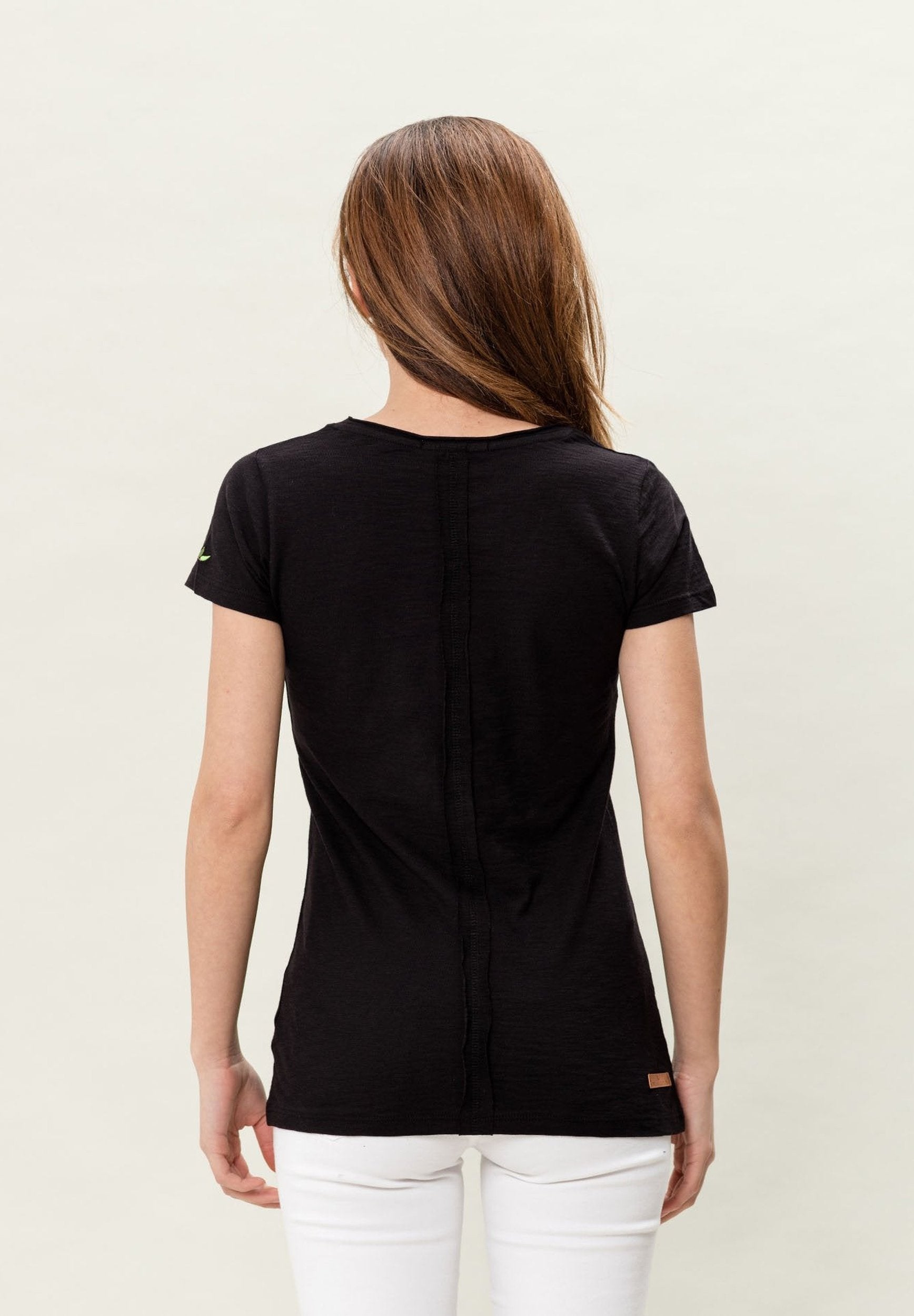 Basic T-Shirt aus Bio-Baumwolle mit V-Ausschnitt