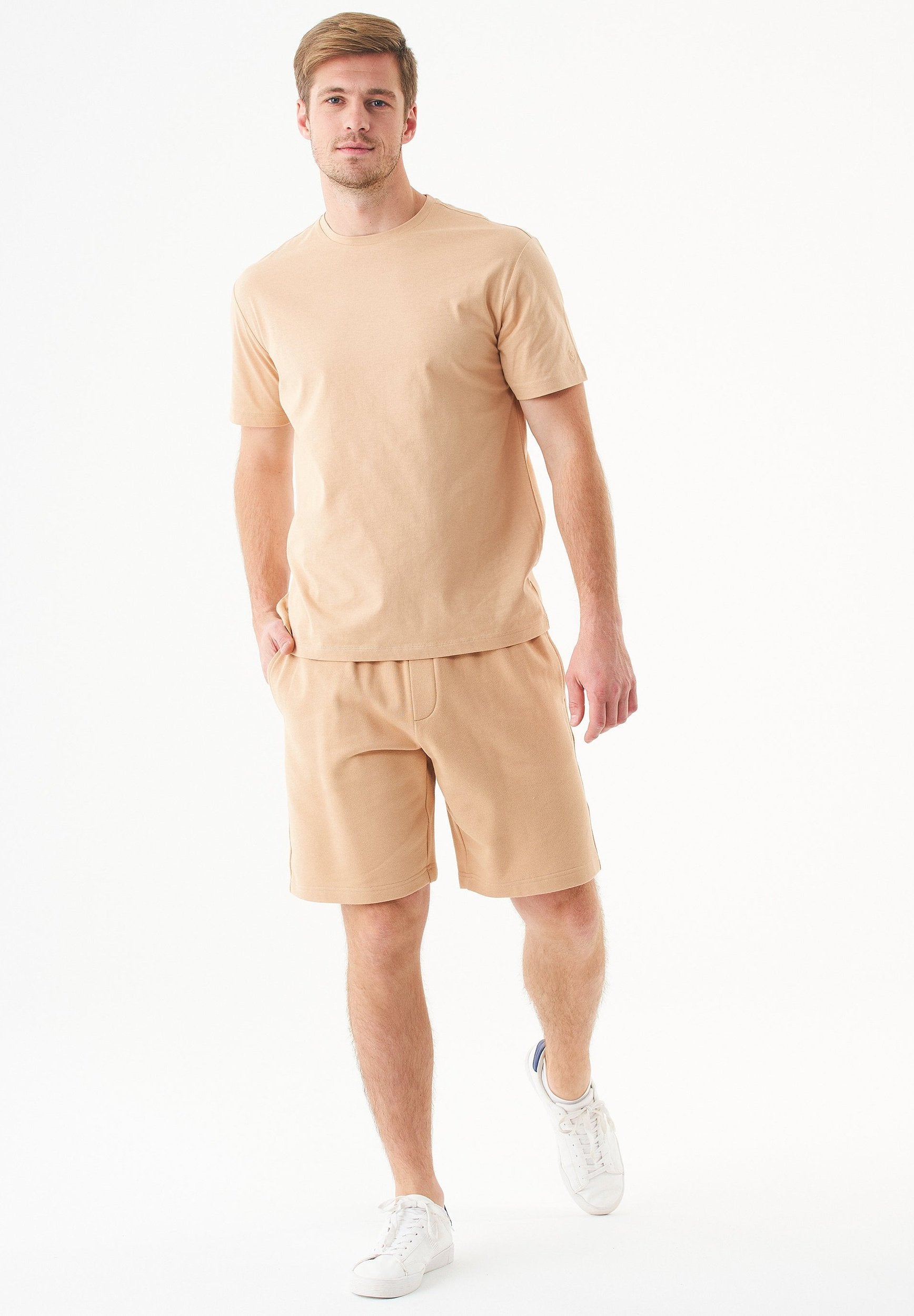 ESSENTIALS-SHADI- Shorts aus Bio-Baumwolle