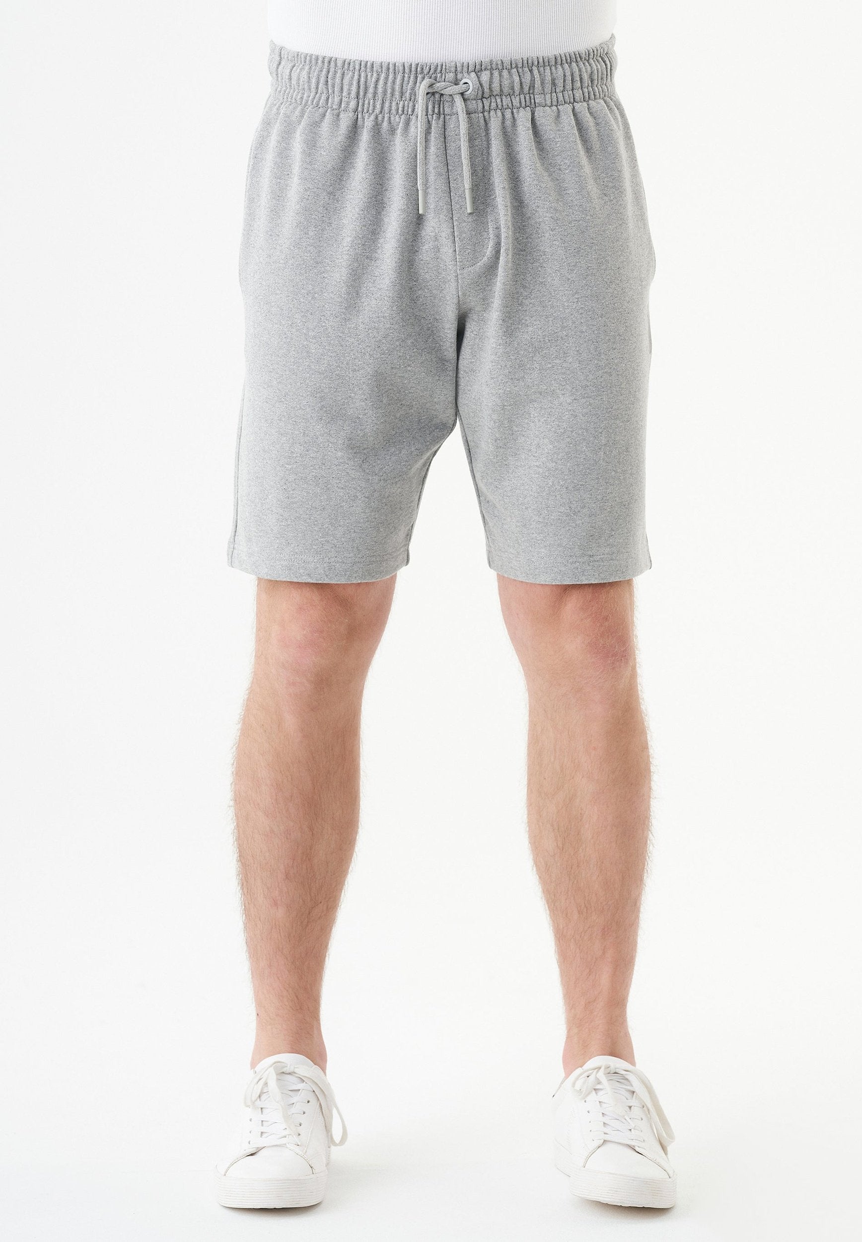 ESSENTIALS-SHADI- Shorts aus Bio-Baumwolle