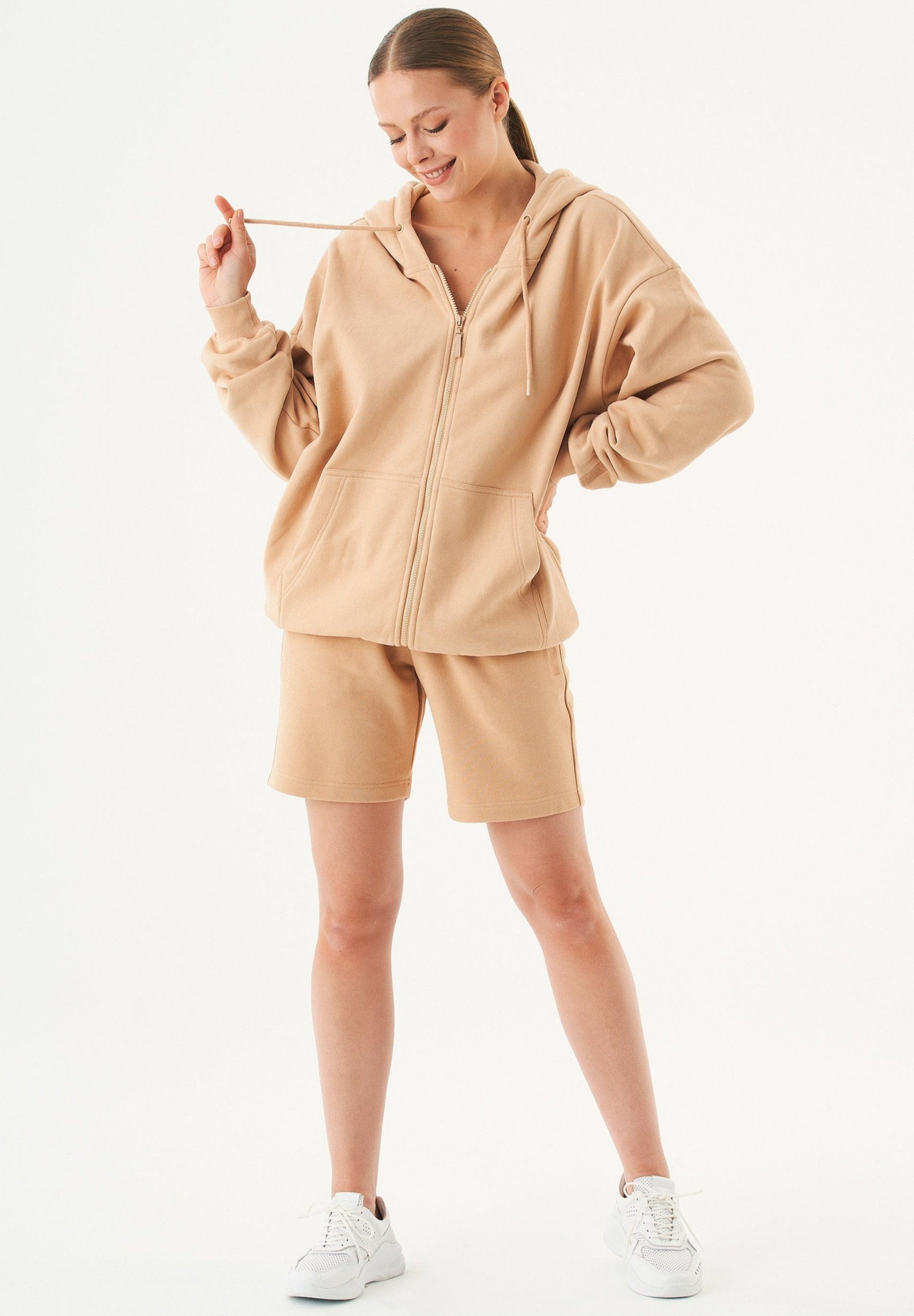 SHEYMA Sweatshorts aus Bio-Baumwolle