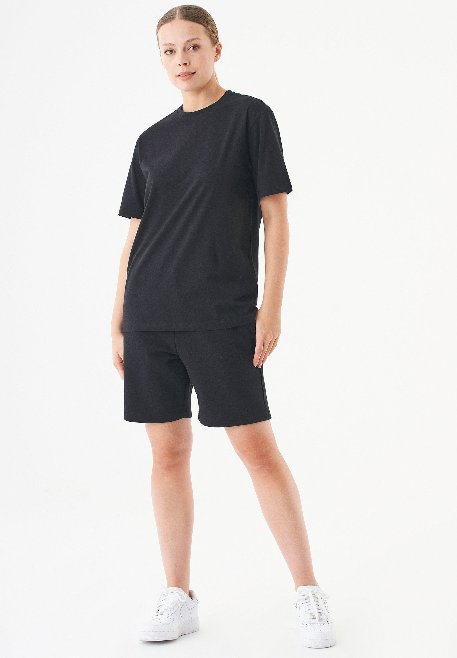 SHEYMA Sweatshorts aus Bio-Baumwolle