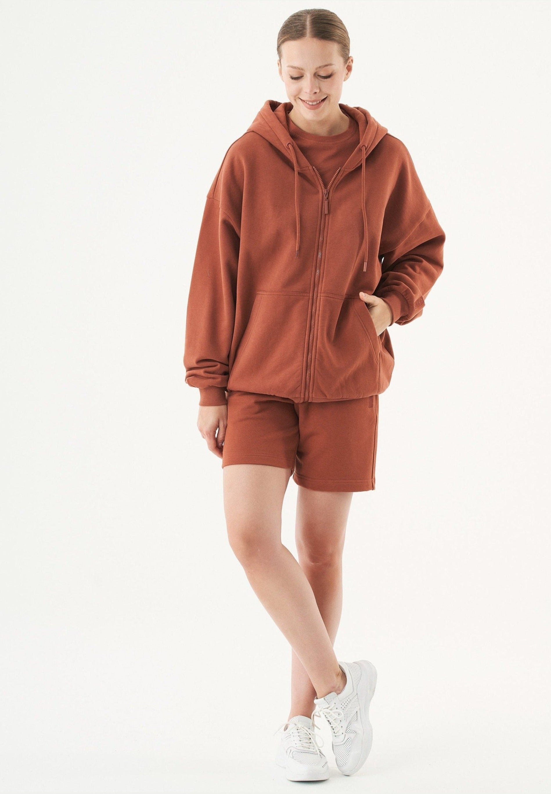 SHEYMA Sweatshorts aus Bio-Baumwolle