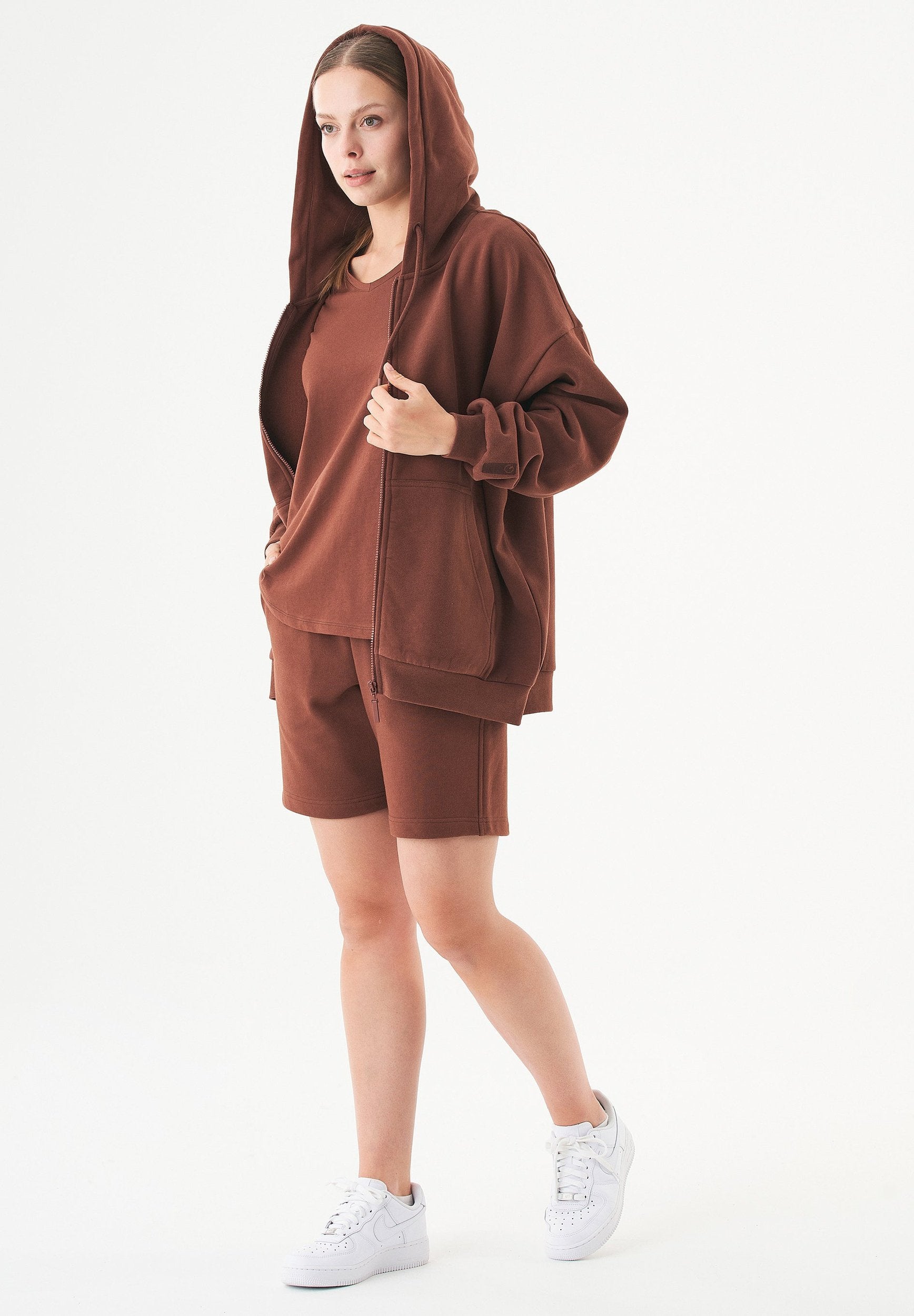 SHEYMA Sweatshorts aus Bio-Baumwolle