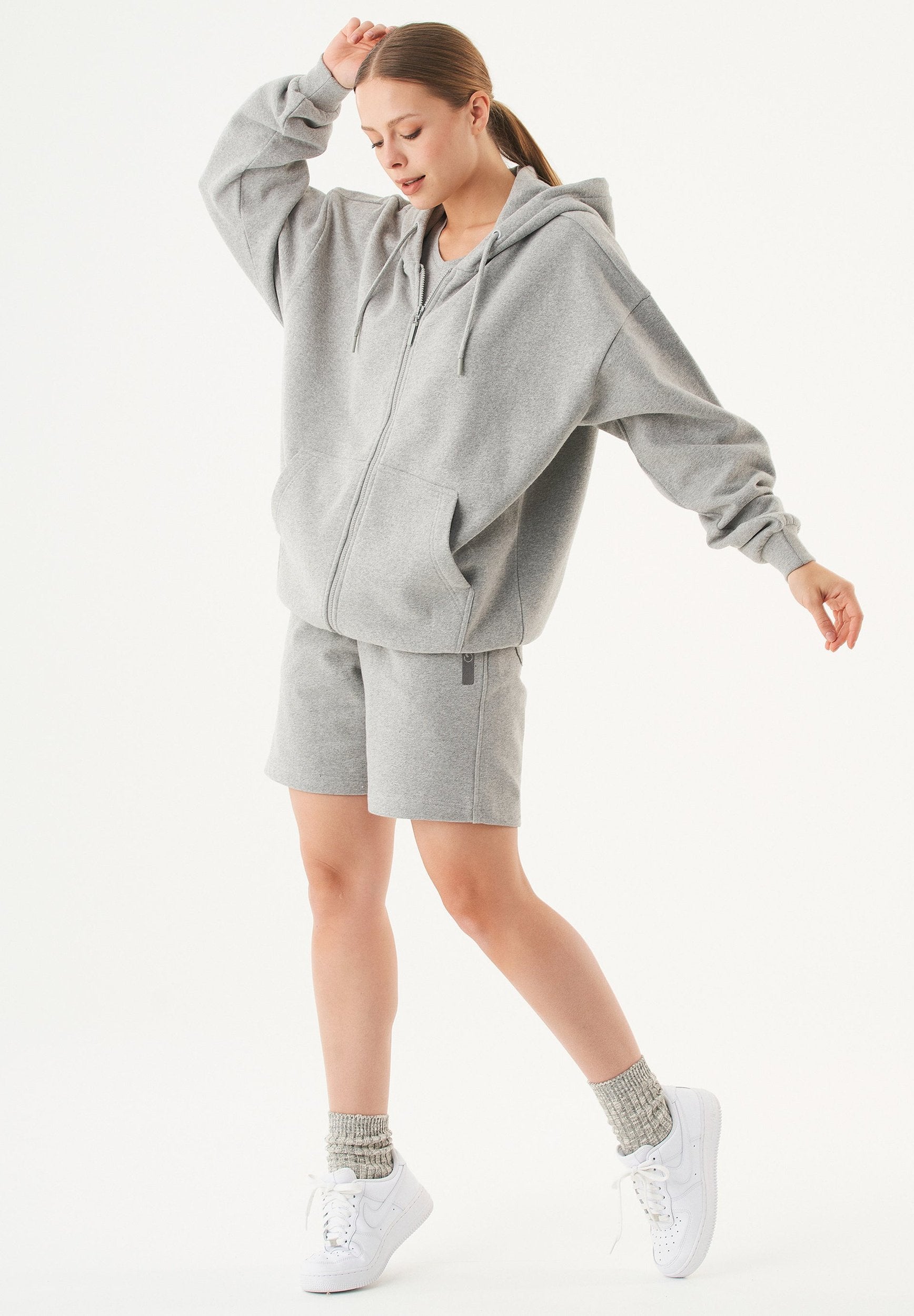 SHEYMA Sweatshorts aus Bio-Baumwolle