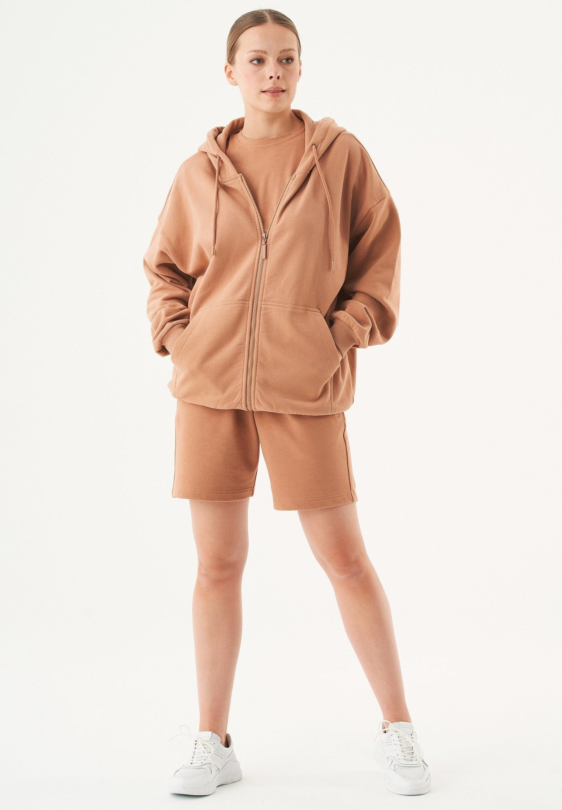 SHEYMA Sweatshorts aus Bio-Baumwolle