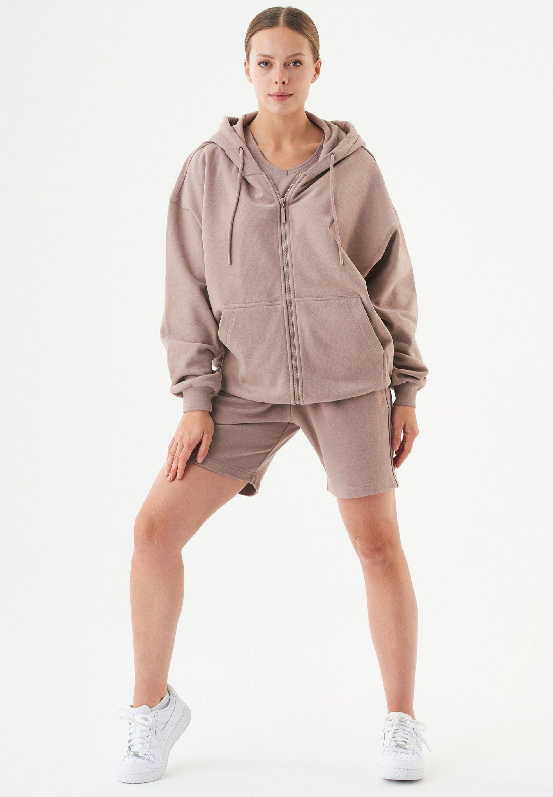 SHEYMA Sweatshorts aus Bio-Baumwolle