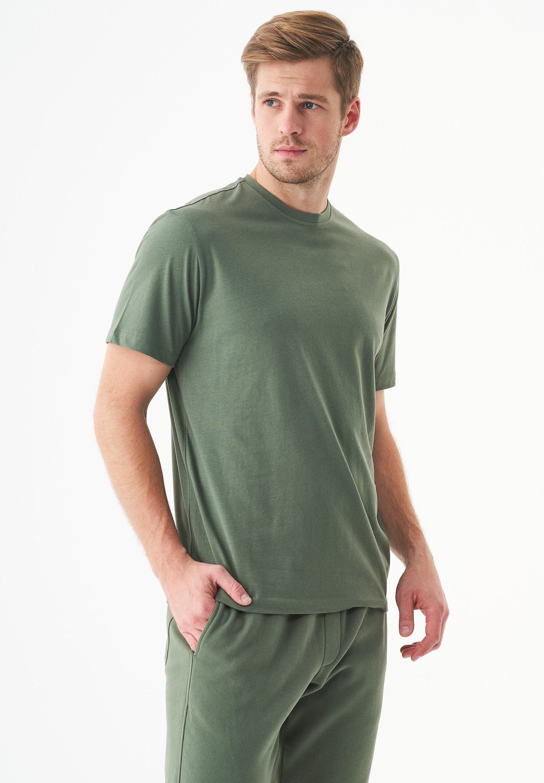 ESSENTIALS-TILLO- Unisex Basic T-Shirt aus Bio-Baumwolle