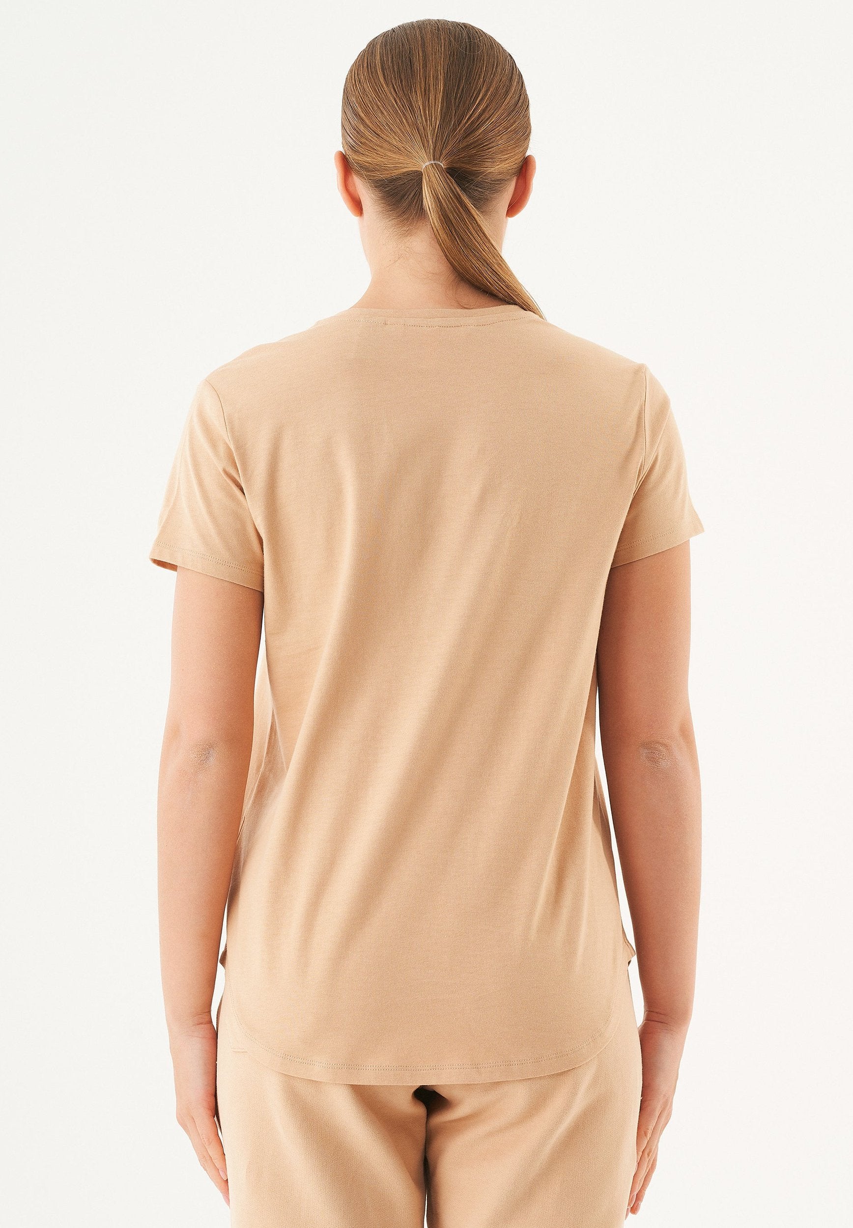 TUBA Basic T-Shirt aus Bio-Baumwolle mit V-Ausschnitt