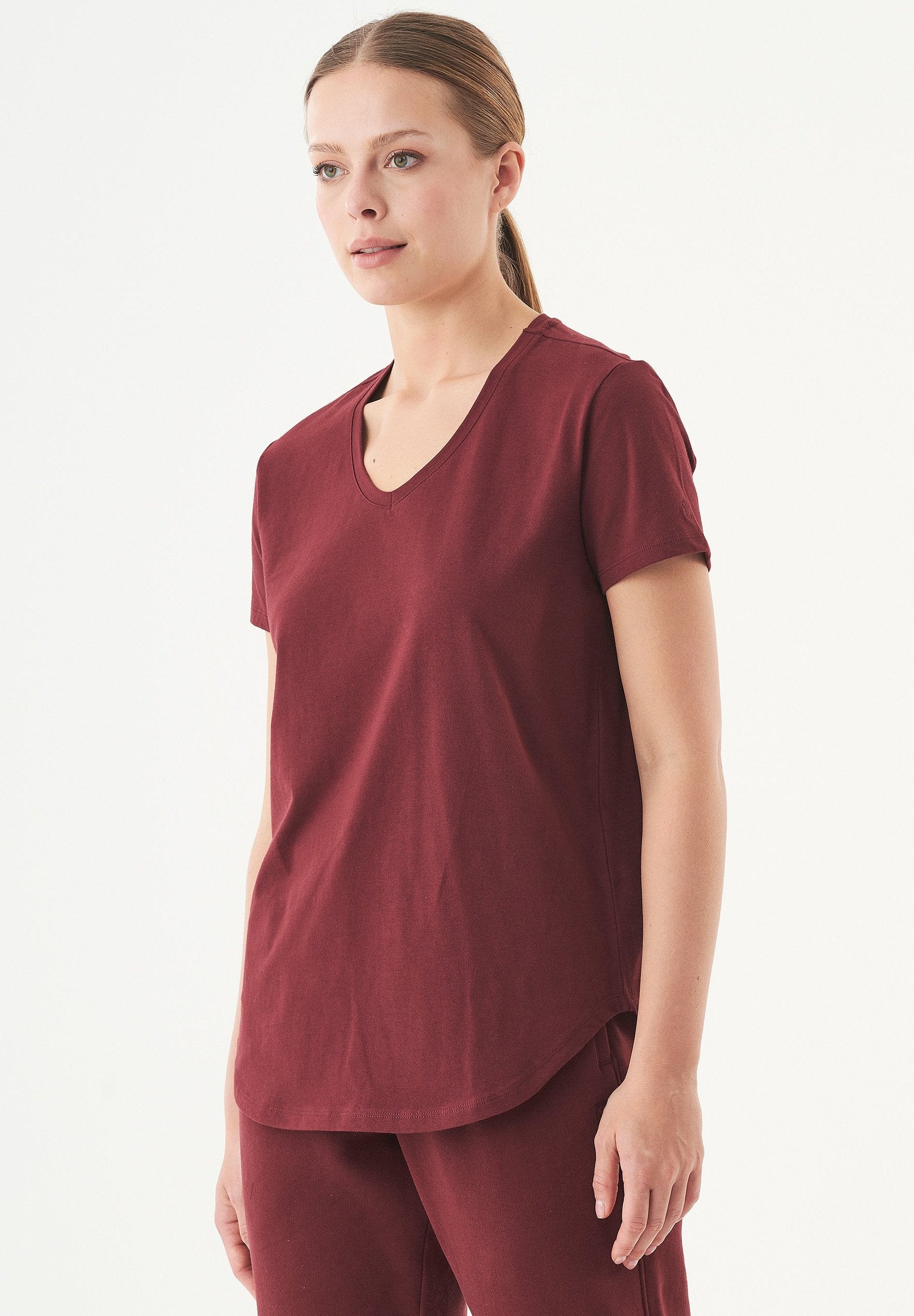 TUBA Basic T-Shirt aus Bio-Baumwolle mit V-Ausschnitt