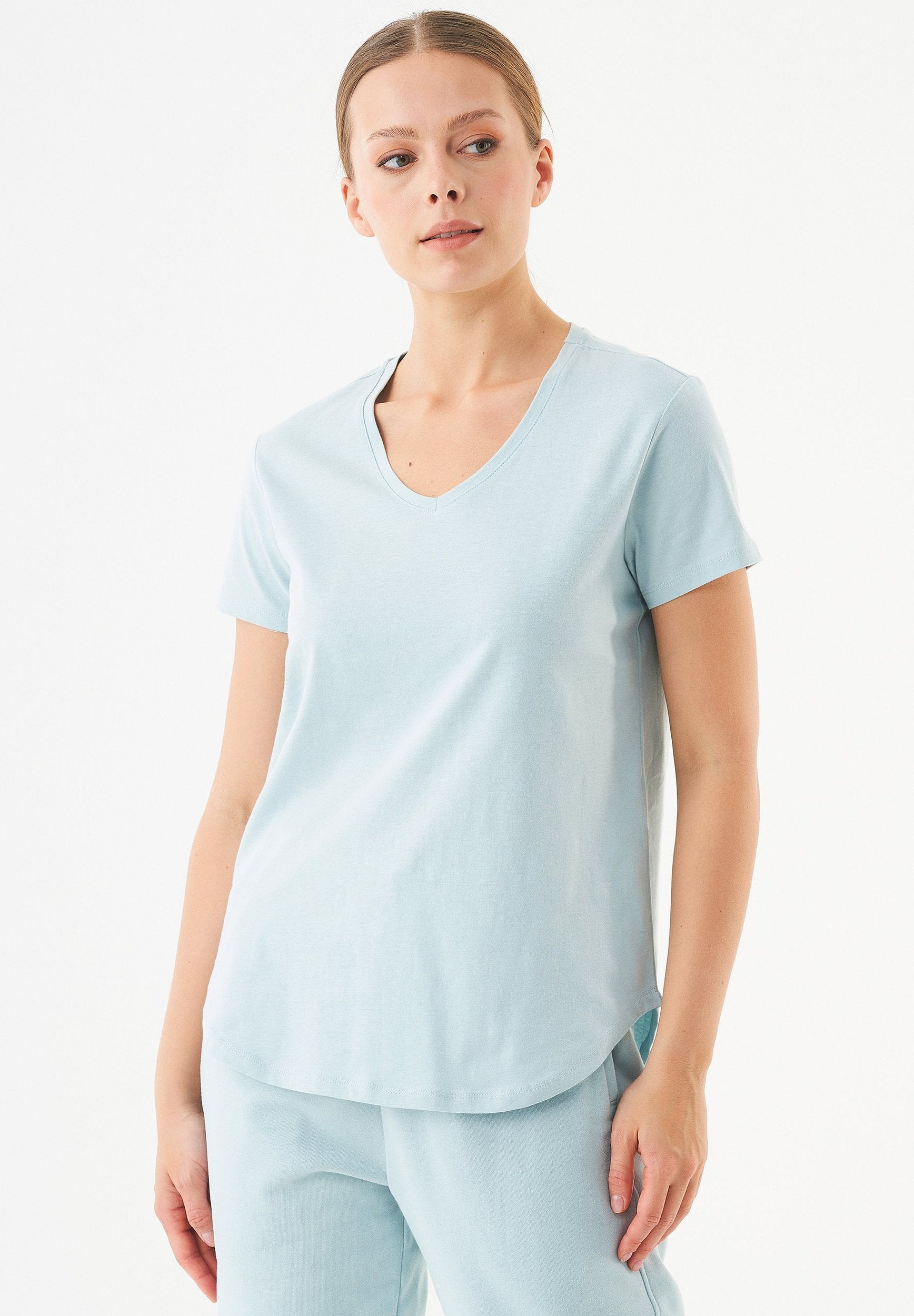 ESSENTIALS-TUBA- Basic T-Shirt aus Bio-Baumwolle mit V-Ausschnitt