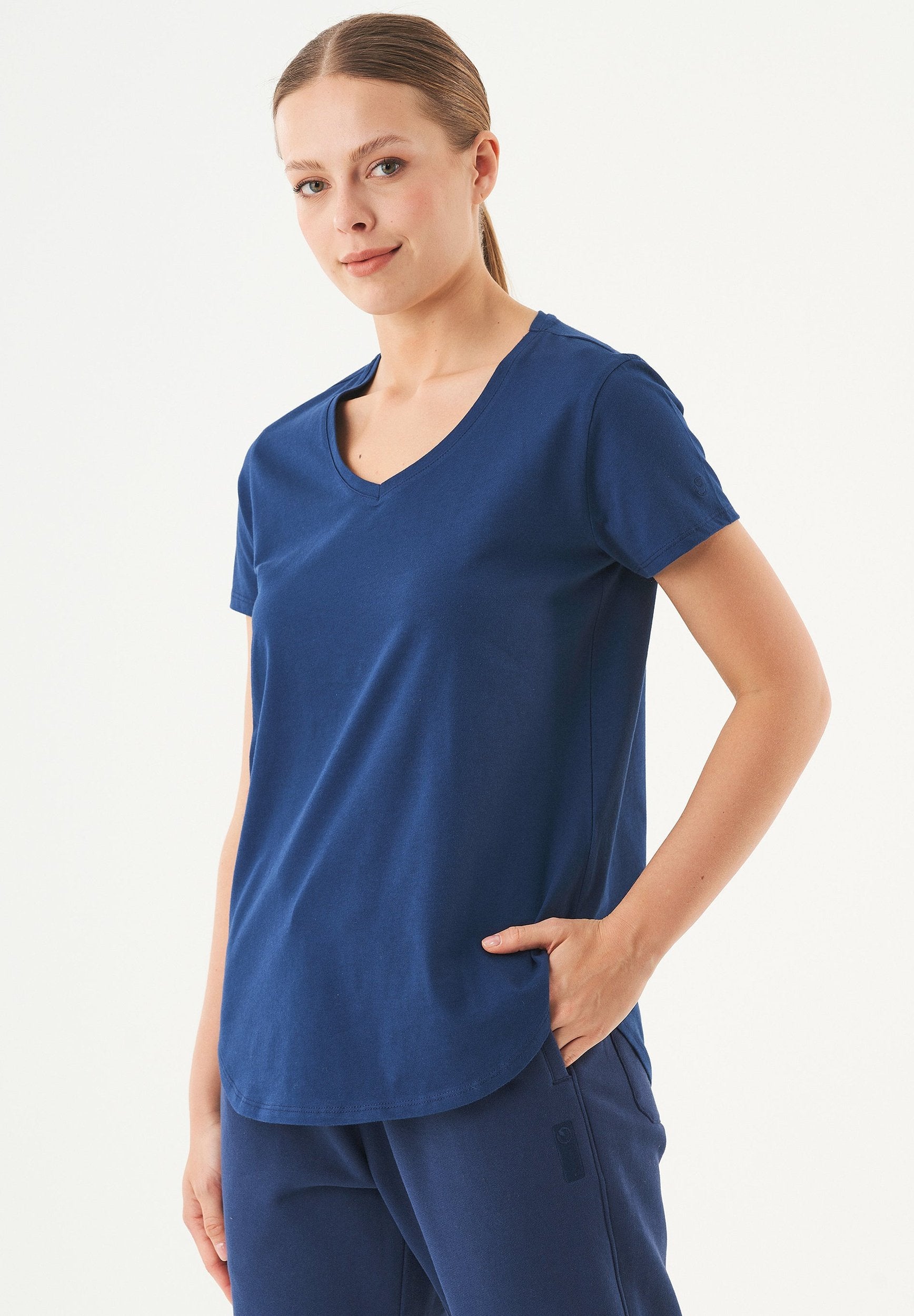 TUBA Basic T-Shirt aus Bio-Baumwolle mit V-Ausschnitt