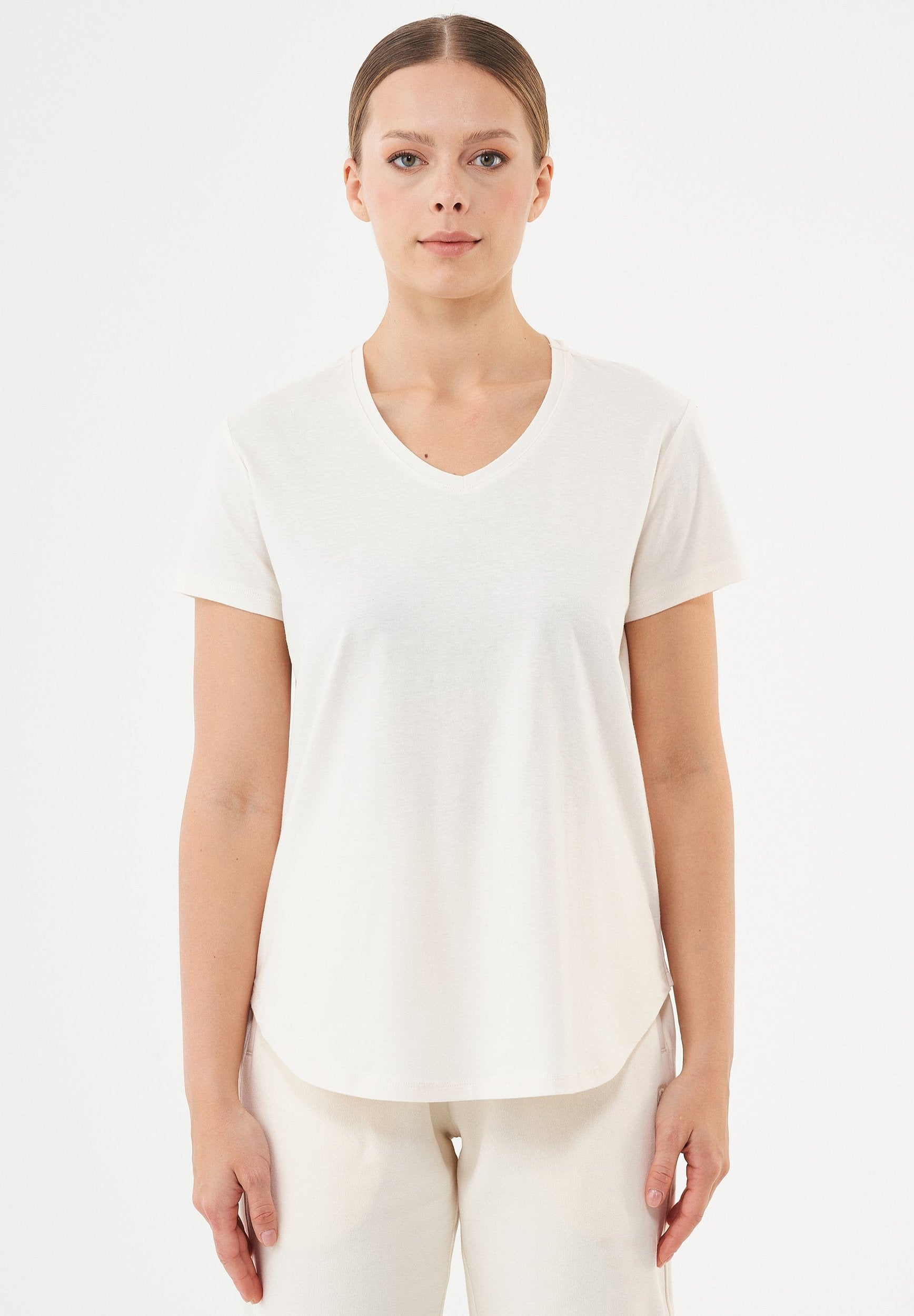 TUBA Basic T-Shirt aus Bio-Baumwolle mit V-Ausschnitt