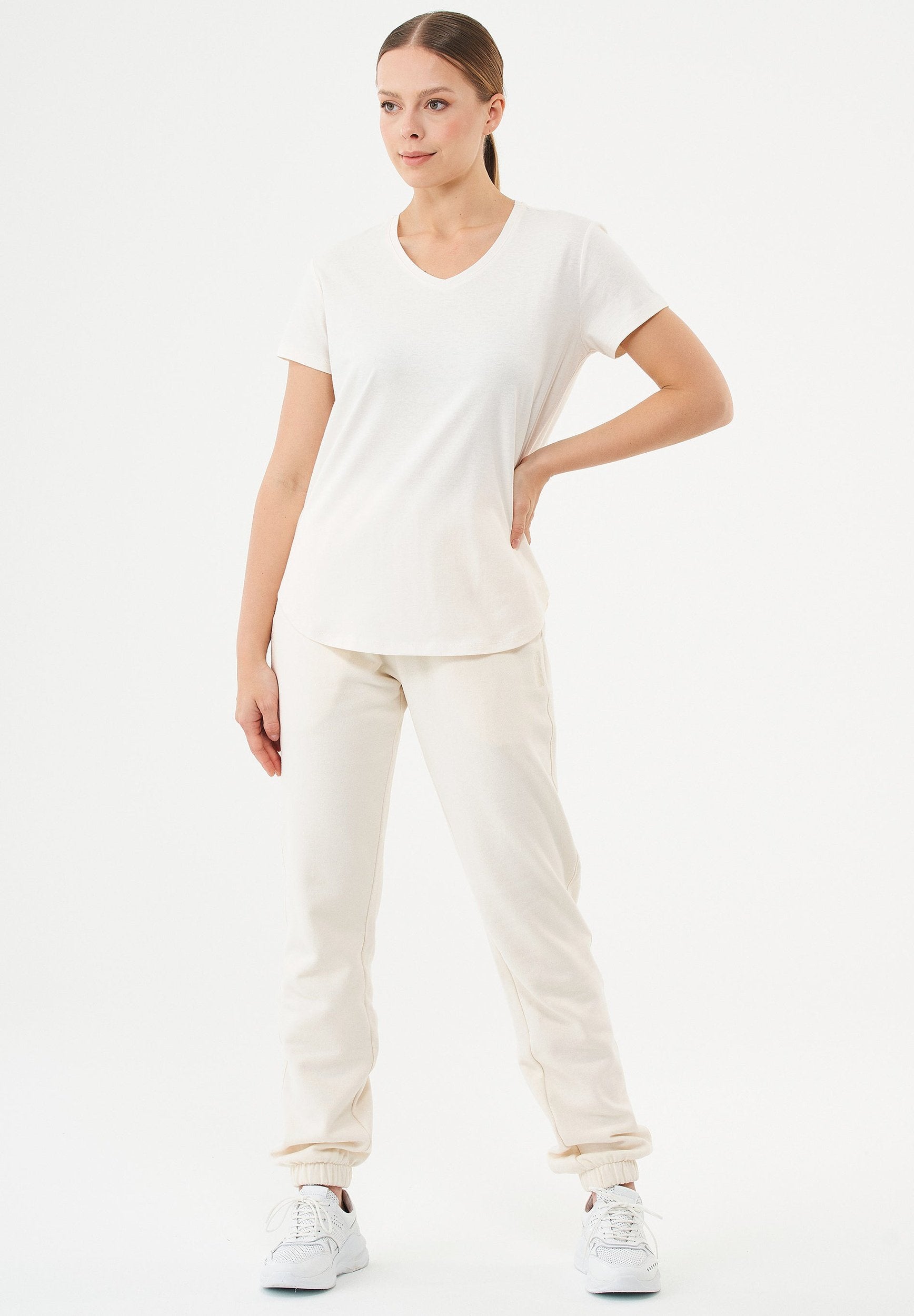 TUBA Basic T-Shirt aus Bio-Baumwolle mit V-Ausschnitt