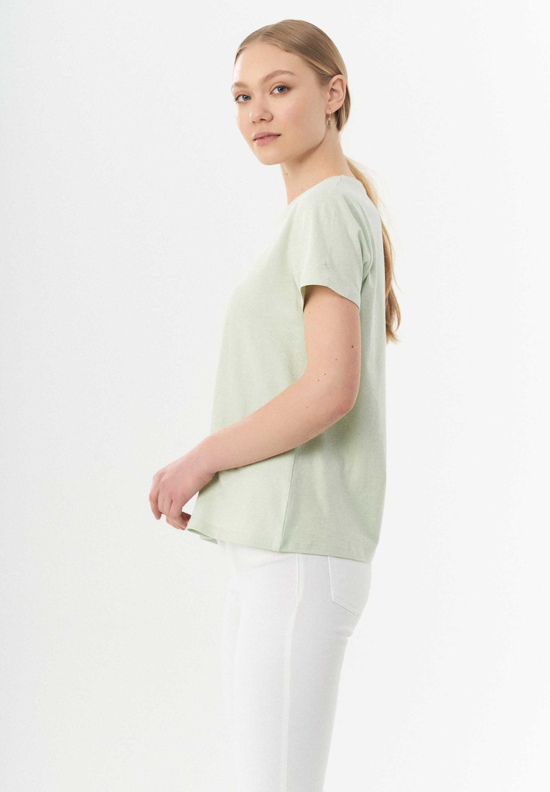 Geripptes T-Shirt aus Bio-Baumwolle mit V-Ausschnitt