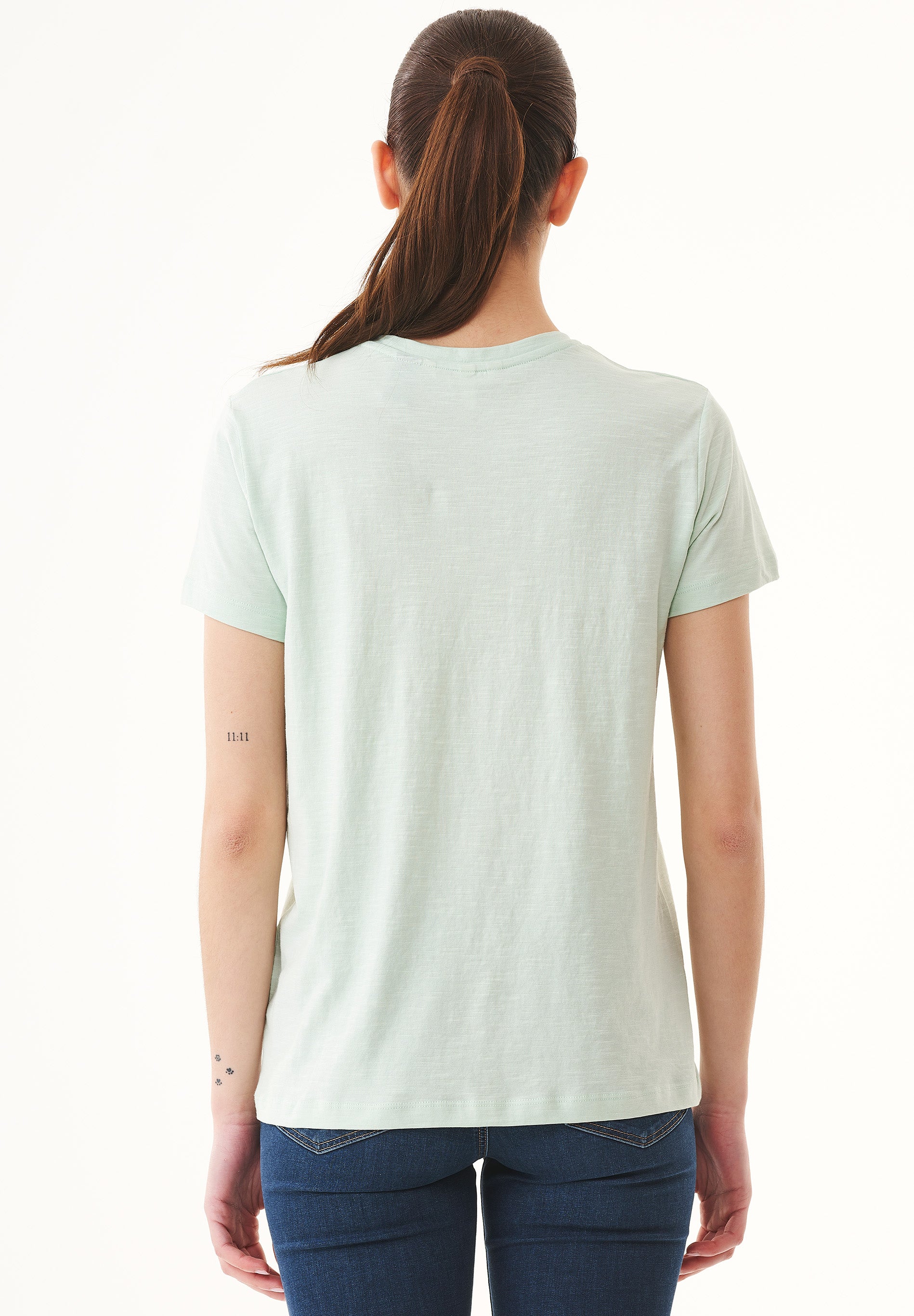 Basic T-Shirt aus Bio-Baumwolle mit V-Ausschnitt
