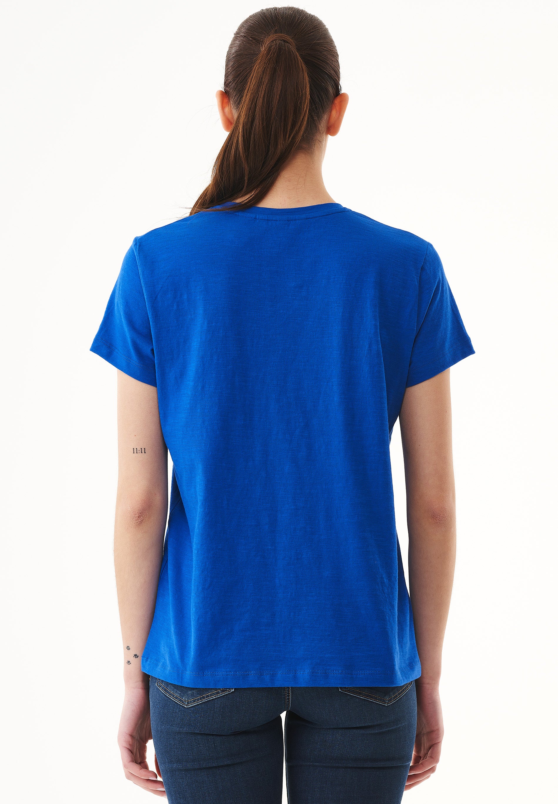 Basic T-Shirt aus Bio-Baumwolle mit V-Ausschnitt