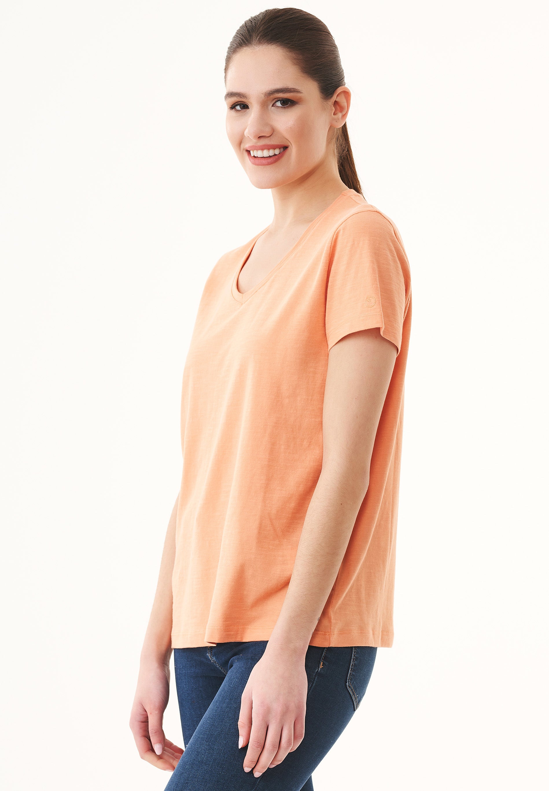 Basic T-Shirt aus Bio-Baumwolle mit V-Ausschnitt