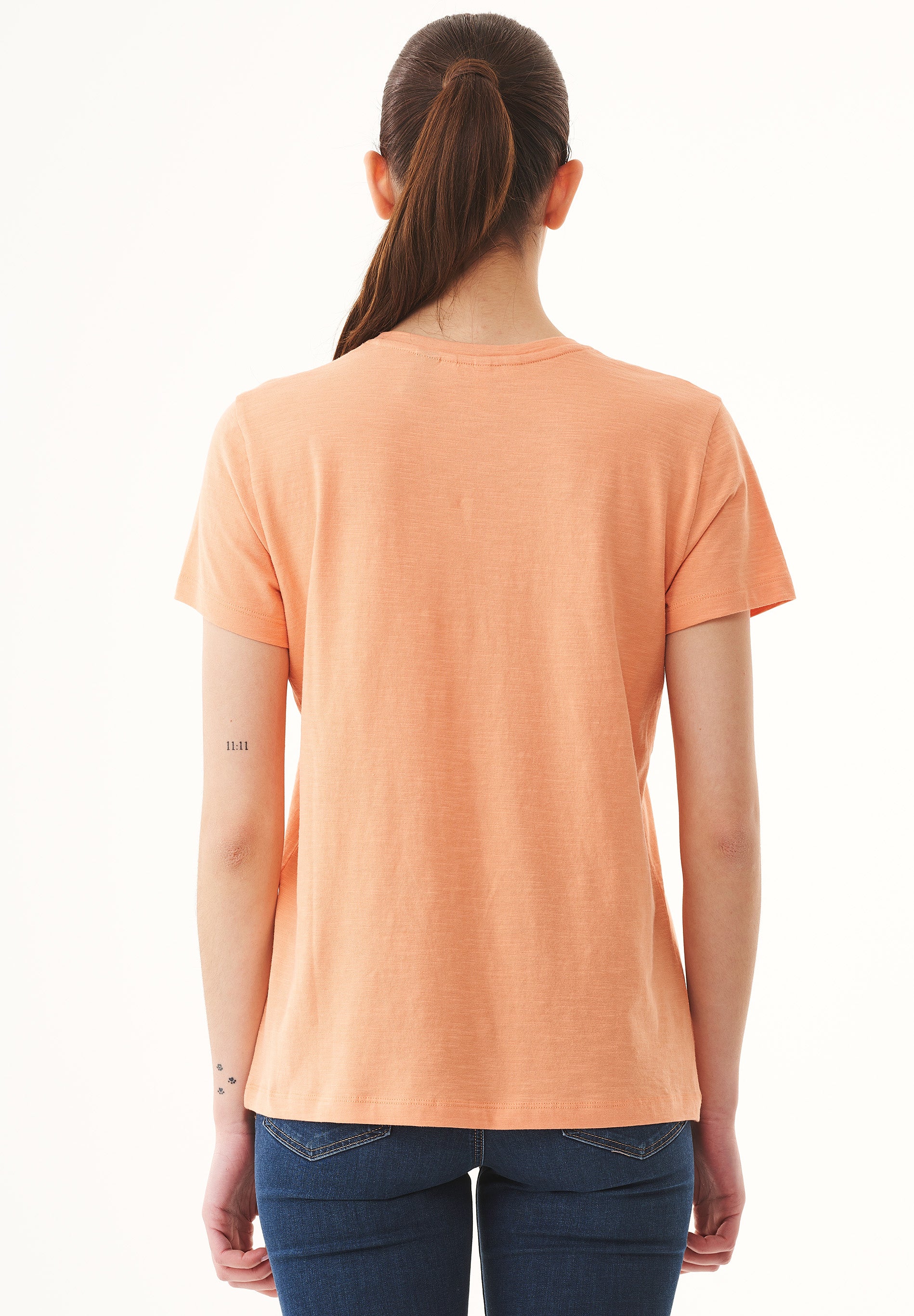 Basic T-Shirt aus Bio-Baumwolle mit V-Ausschnitt