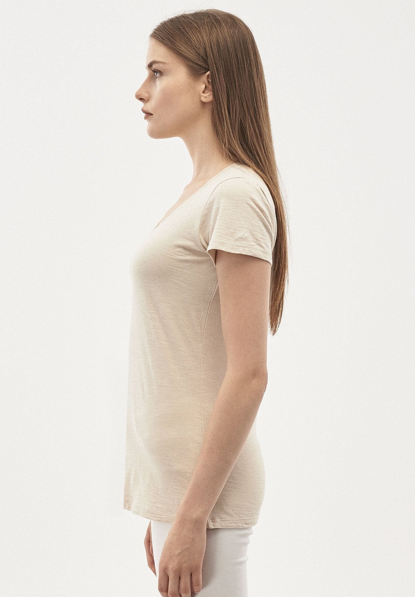 Basic T-Shirt aus Bio-Baumwolle mit V-Ausschnitt