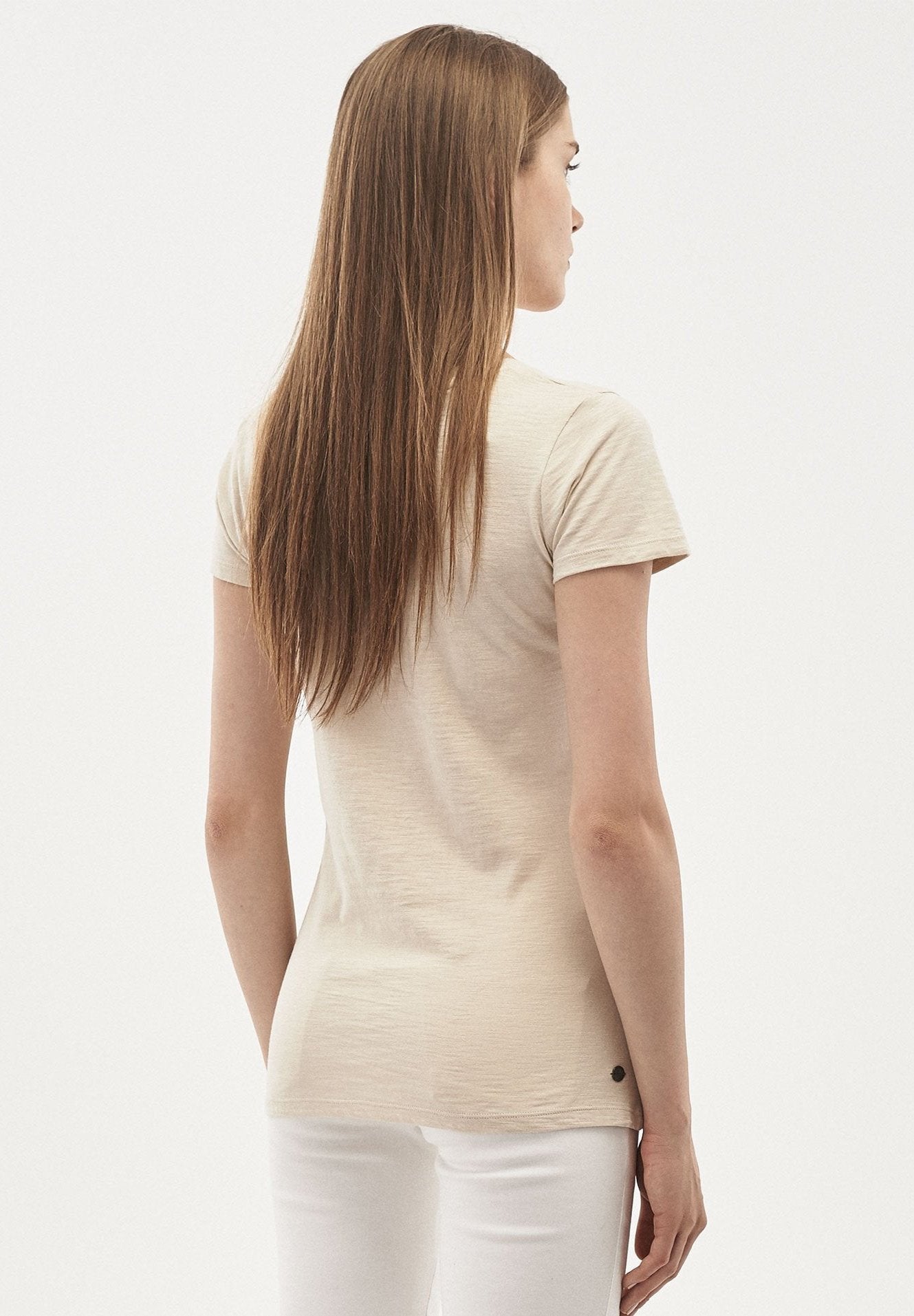 Basic T-Shirt aus Bio-Baumwolle mit V-Ausschnitt