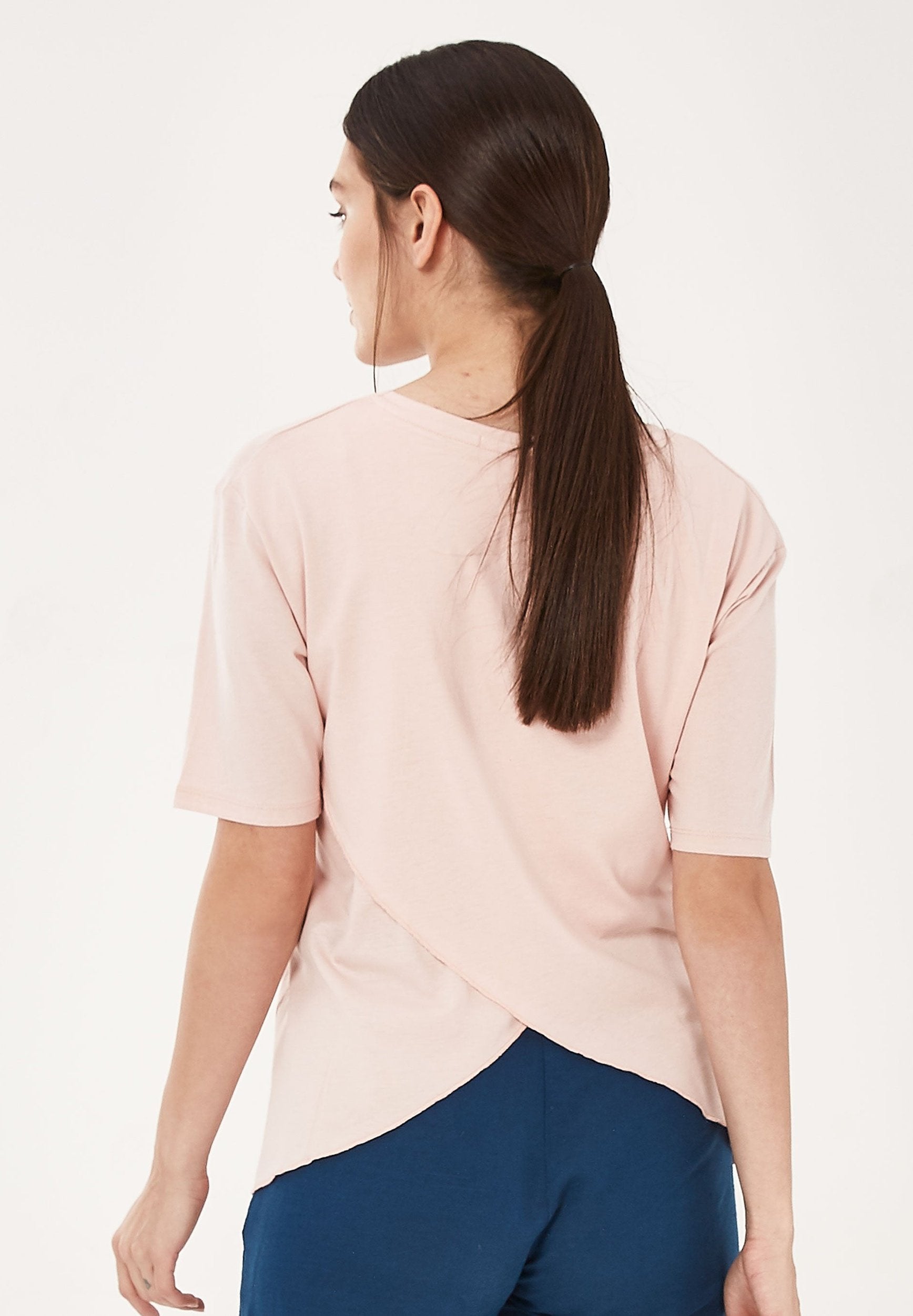 T-Shirt aus TENCEL™ Lyocell-Mix mit V-Ausschnitt