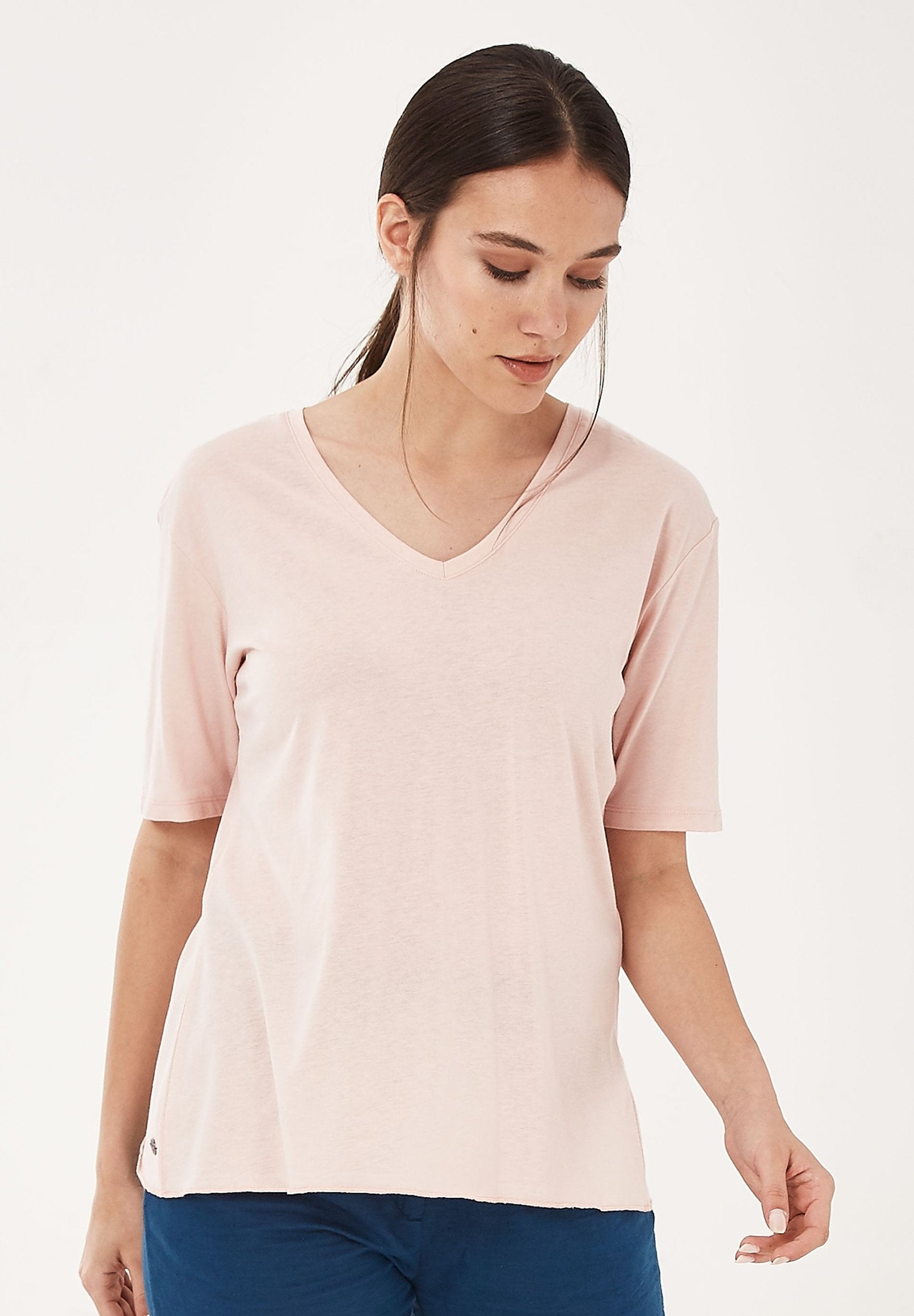 T-Shirt aus TENCEL™ Lyocell-Mix mit V-Ausschnitt