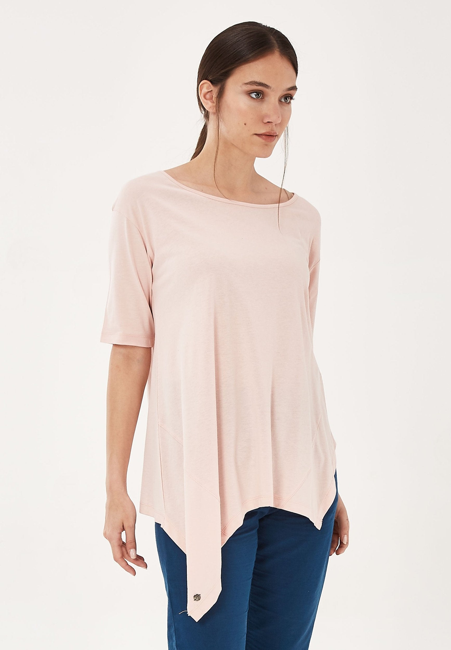 T-Shirt aus TENCEL™ Lyocell-Mix mit Asymmetrischem Saum