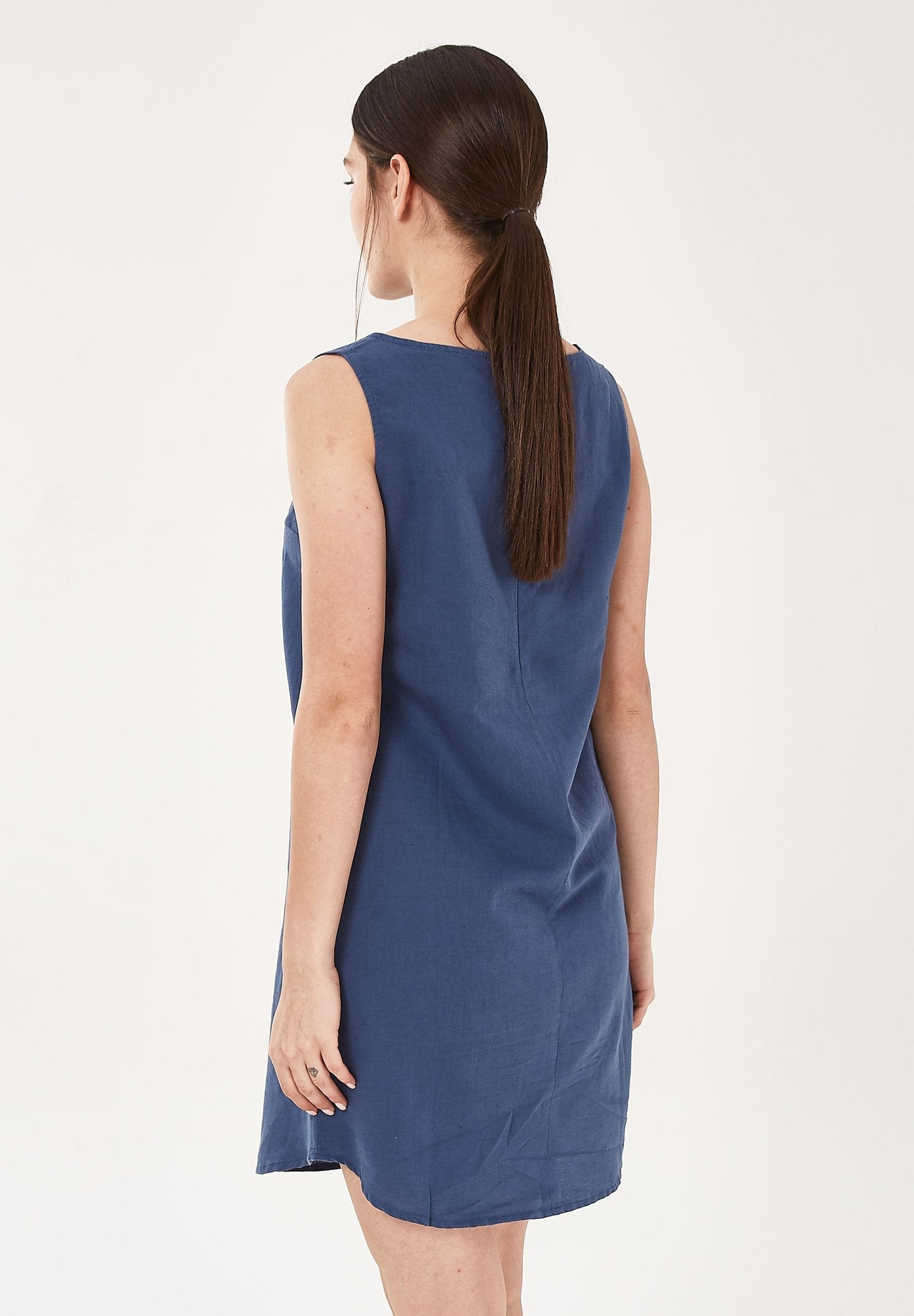 Kleid aus Leinen-Mix mit U-Boot-Ausschnitt