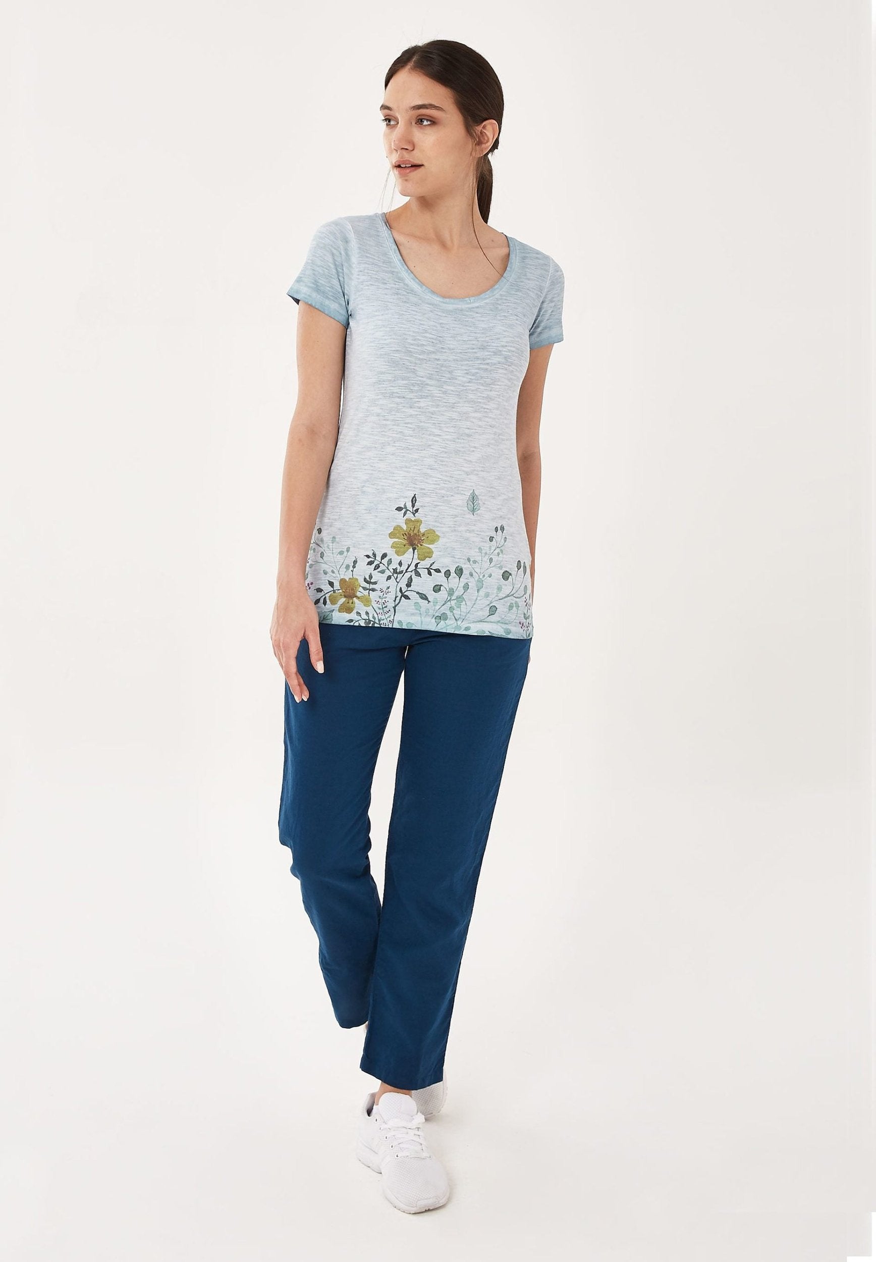 Garment Dyed T-Shirt aus Bio-Baumwolle mit Blumen-Print