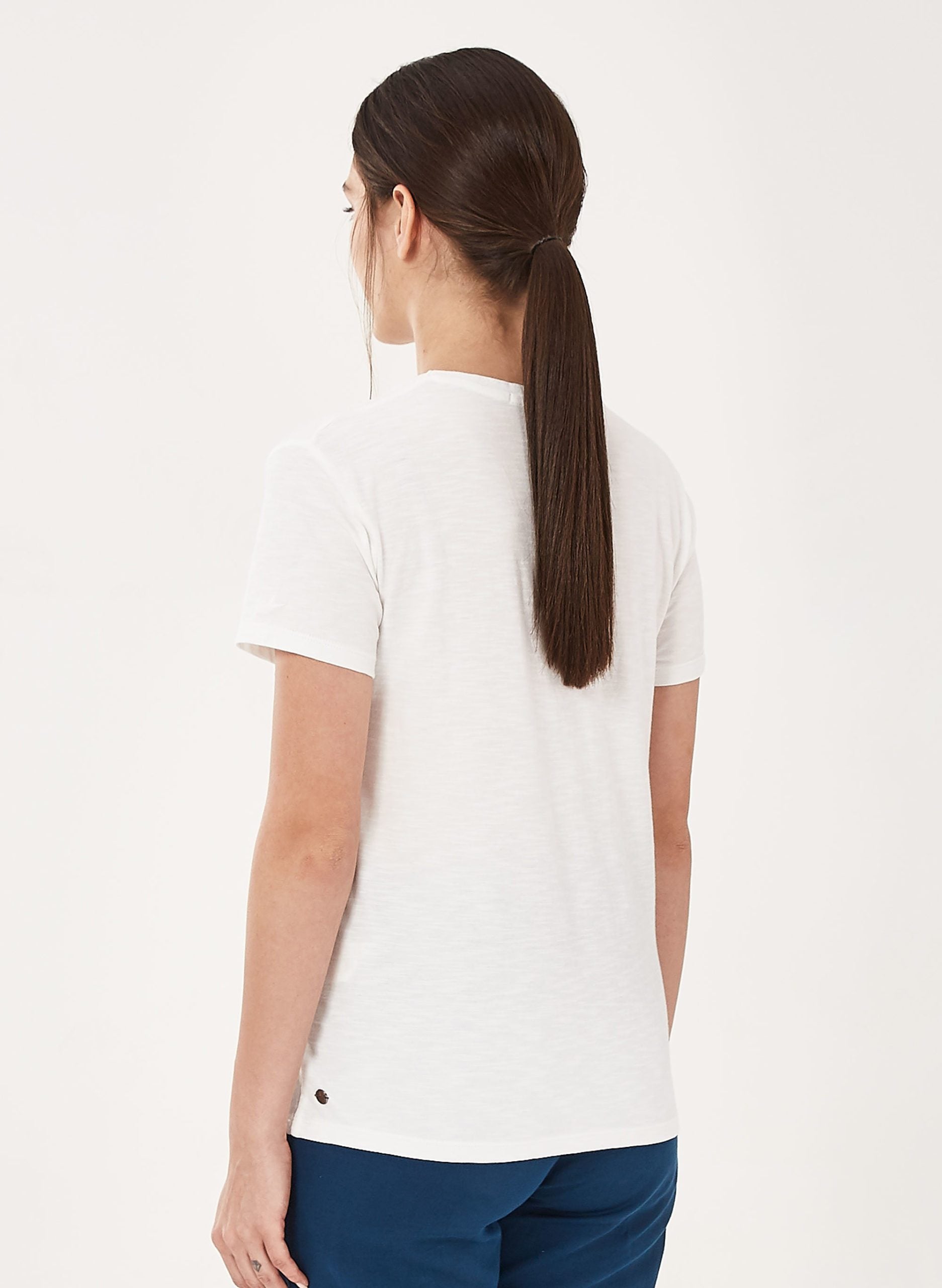 Basic T-Shirt aus Bio-Baumwolle mit V-Ausschnitt