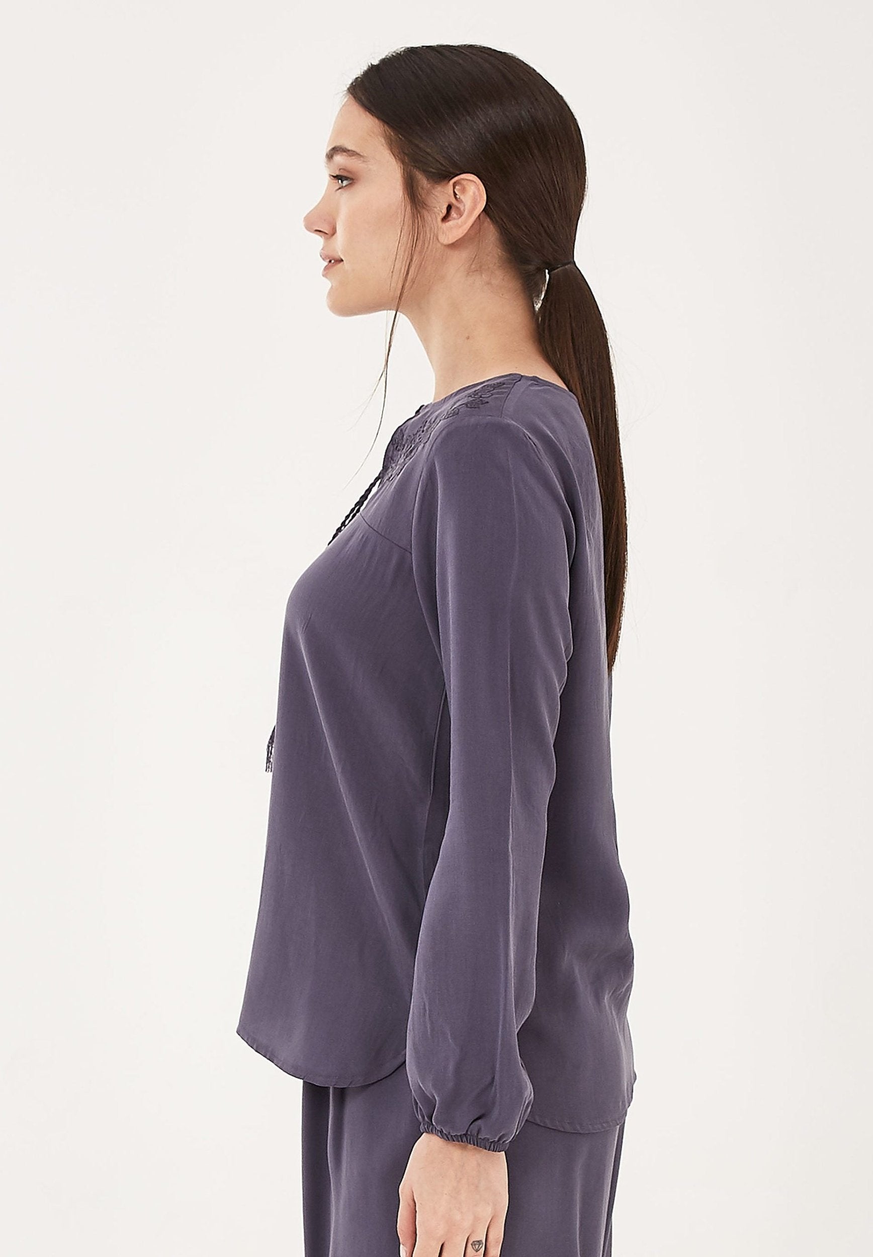 Bluse aus TENCEL™ Lyocell mit Stickerei