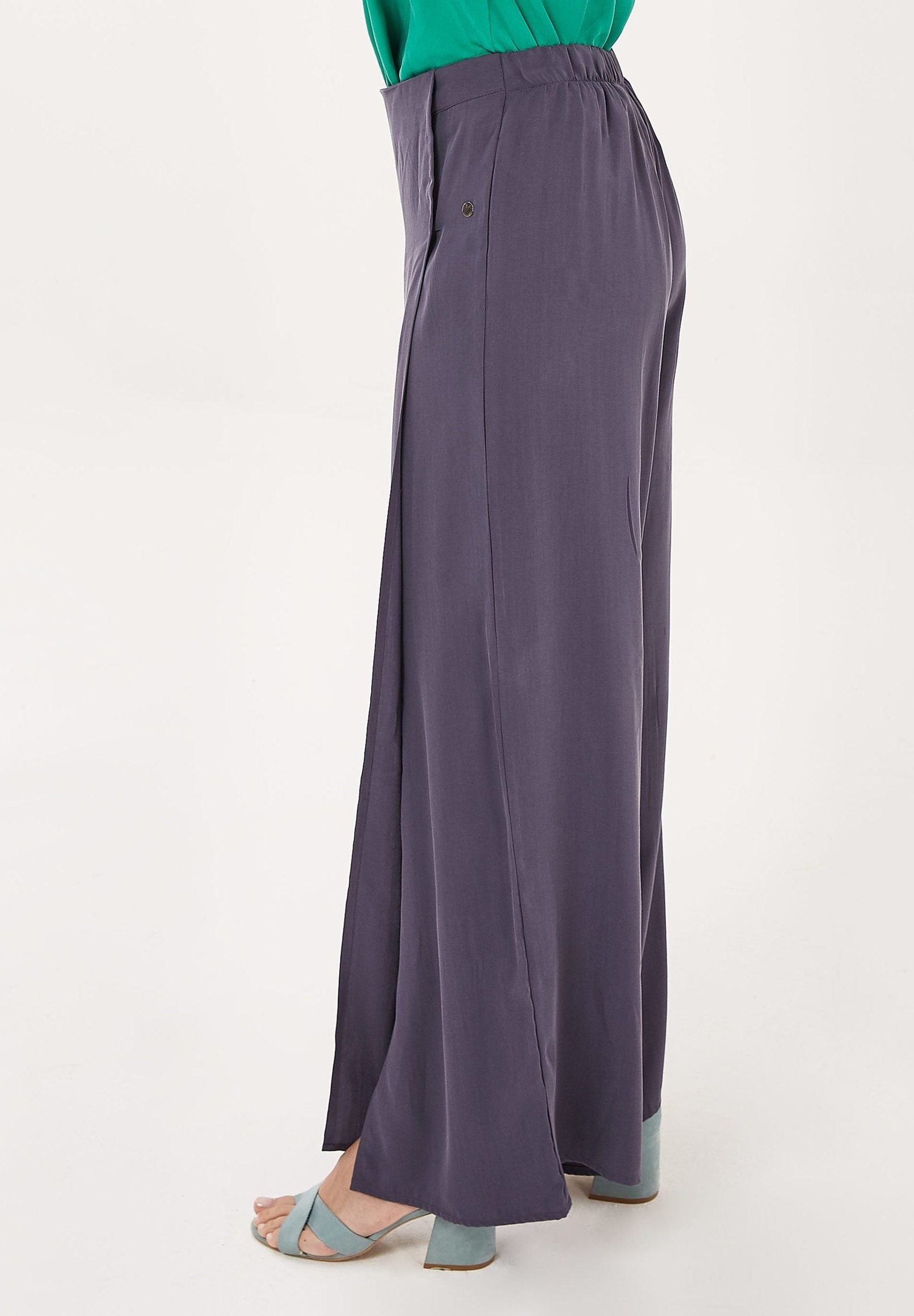 Hose aus TENCEL™ Lyocell mit Schlitz