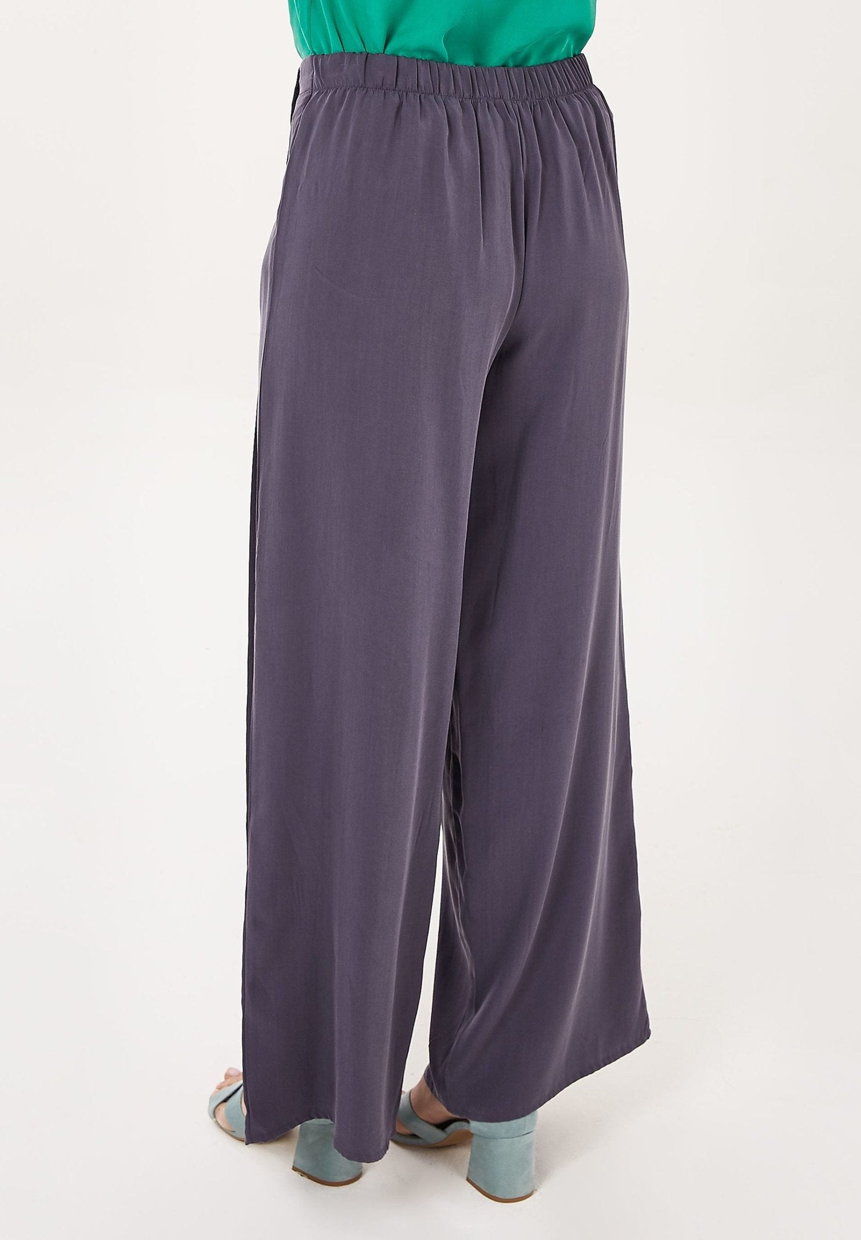 Hose aus TENCEL™ Lyocell mit Schlitz