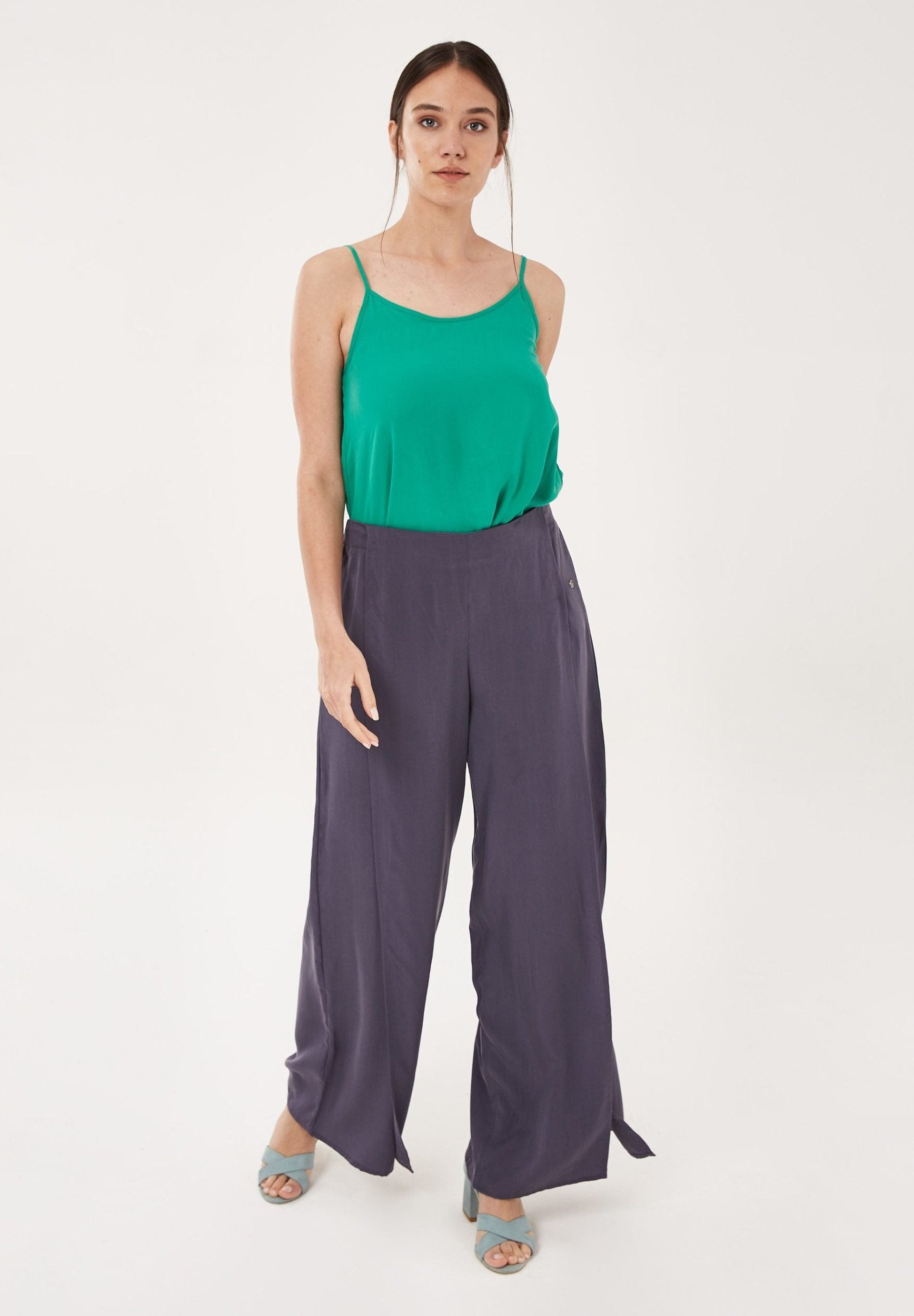 Hose aus TENCEL™ Lyocell mit Schlitz