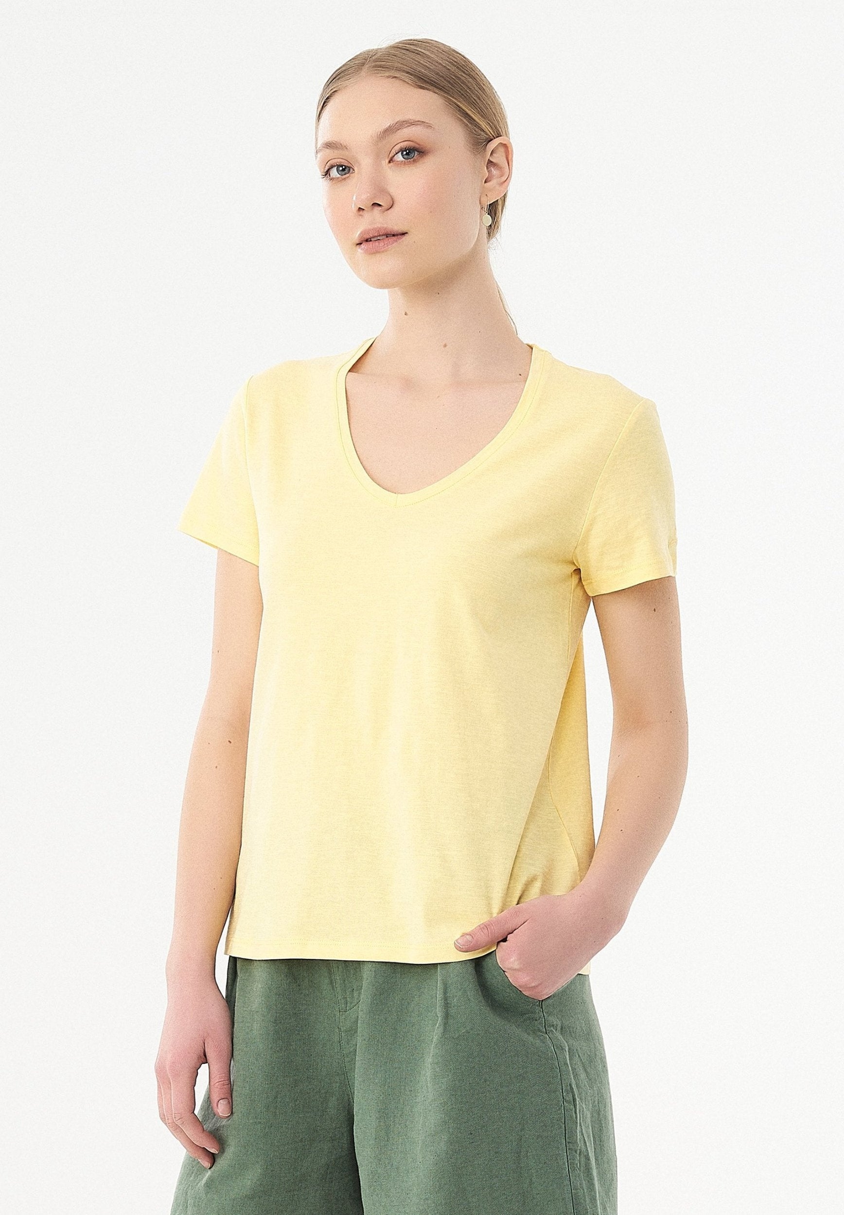 Basic T-Shirt aus Bio-Baumwolle mit V-Ausschnitt