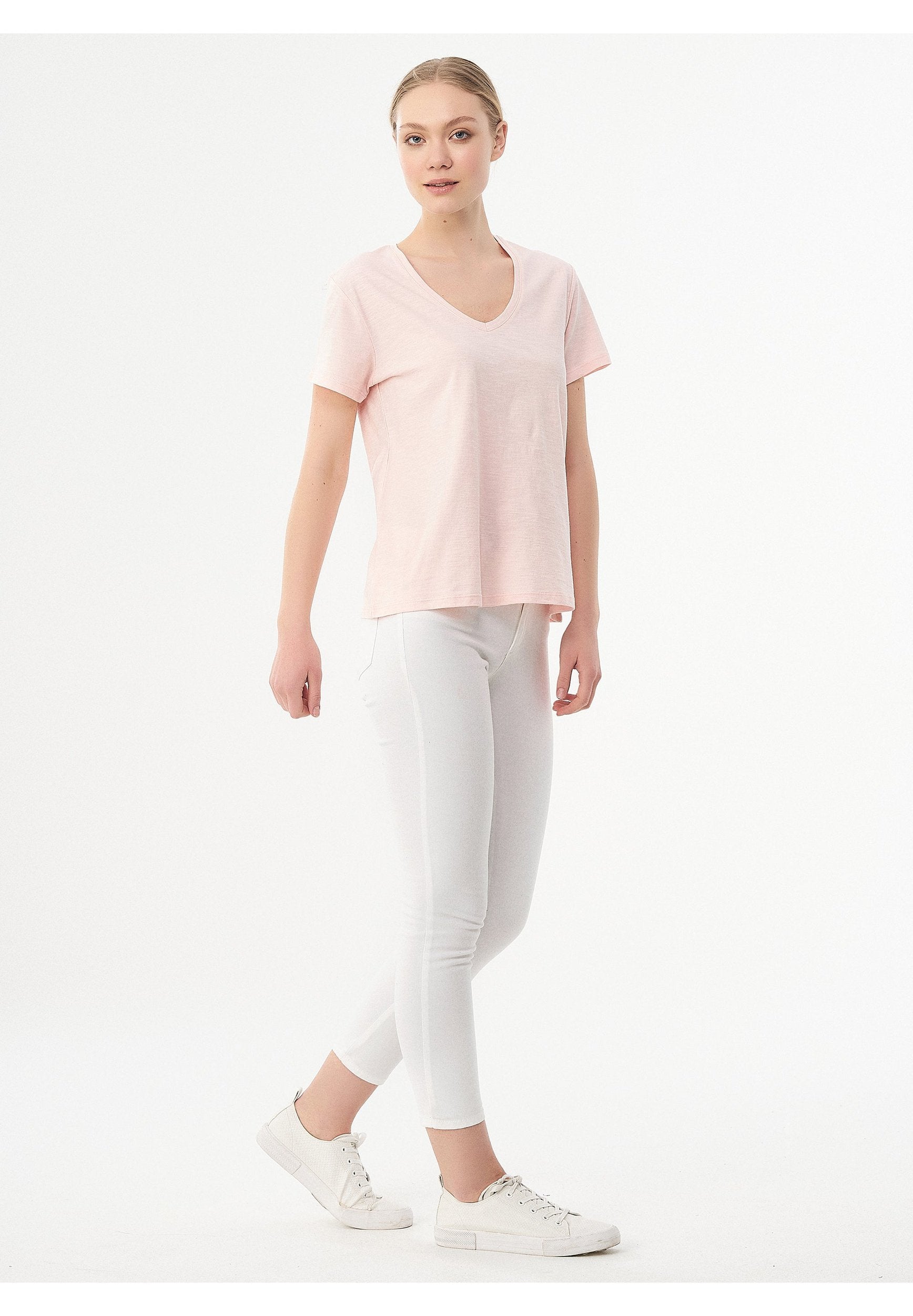 Basic T-Shirt aus Bio-Baumwolle mit V-Ausschnitt