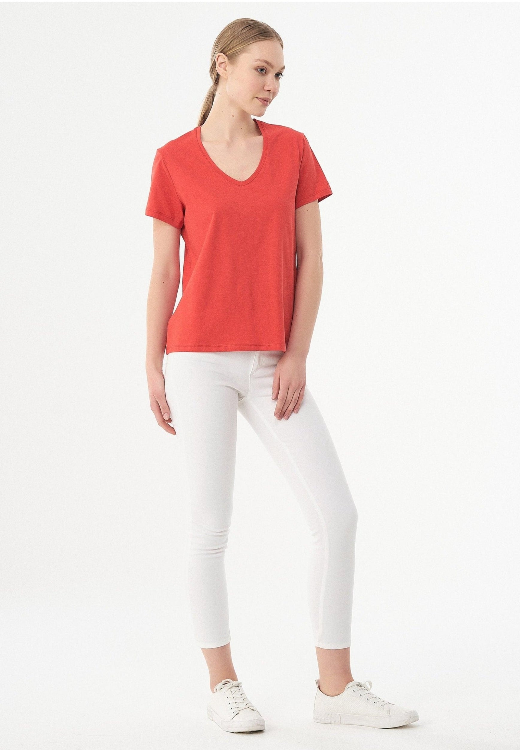 Basic T-Shirt aus Bio-Baumwolle mit V-Ausschnitt