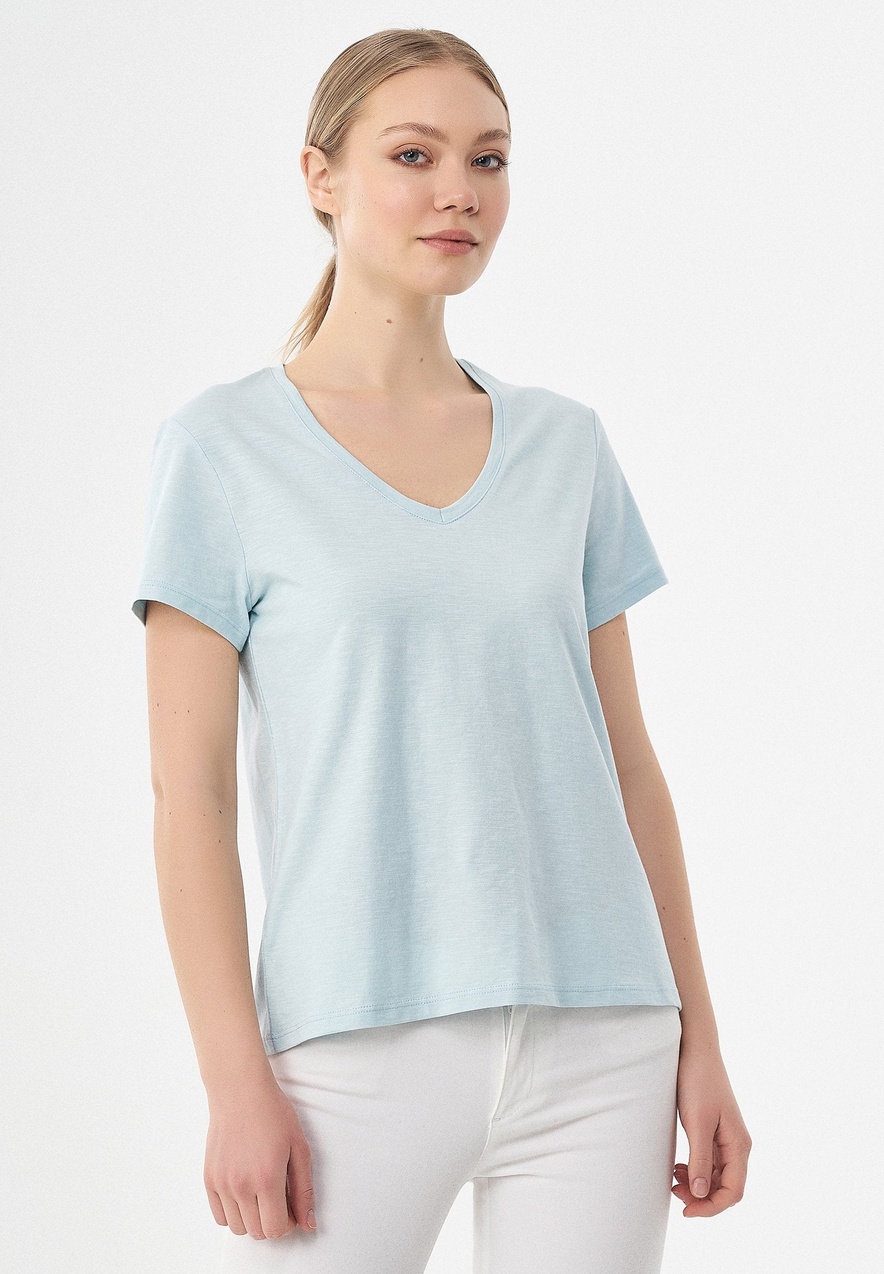 Basic T-Shirt aus Bio-Baumwolle mit V-Ausschnitt