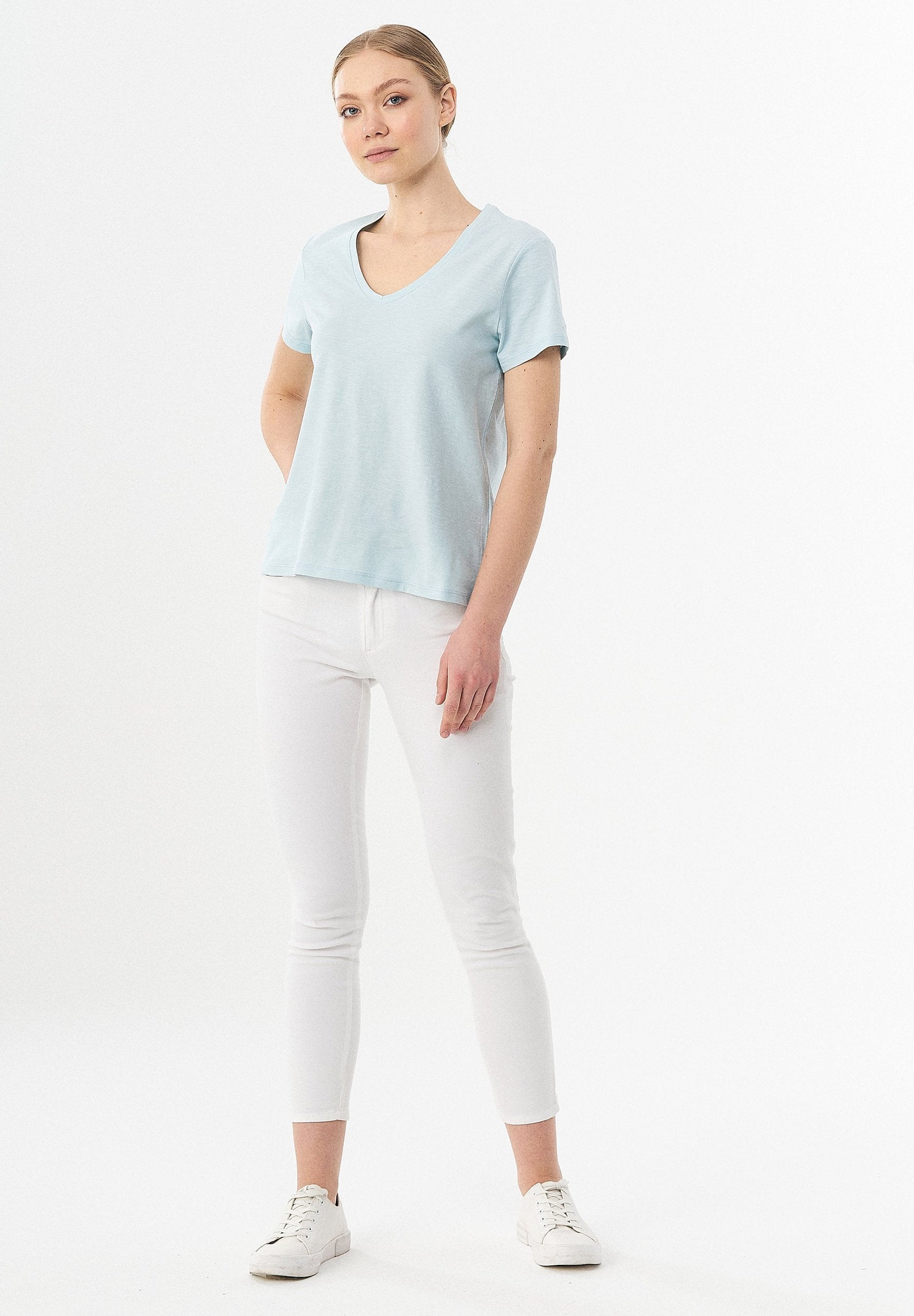 Basic T-Shirt aus Bio-Baumwolle mit V-Ausschnitt