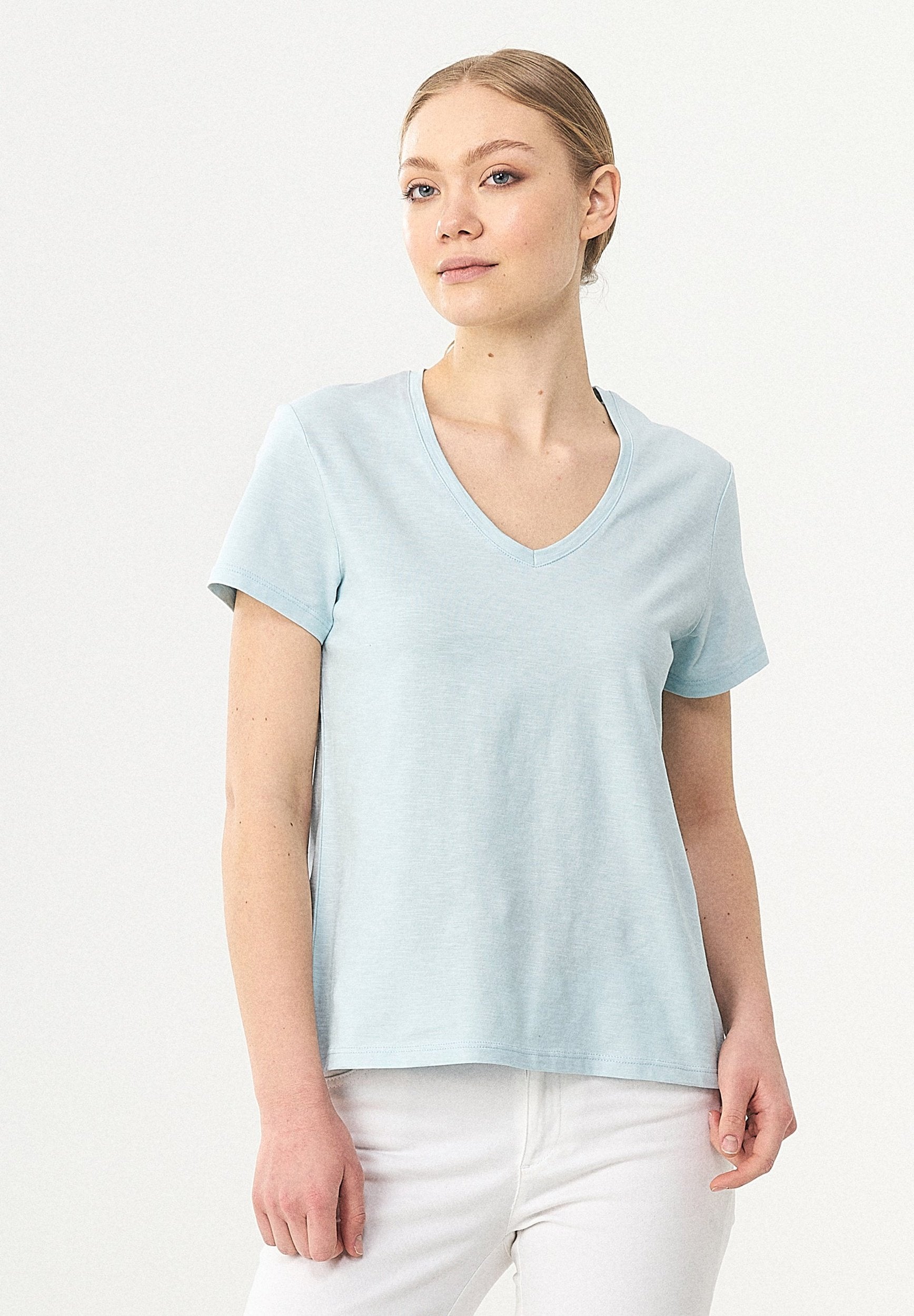 Basic T-Shirt aus Bio-Baumwolle mit V-Ausschnitt