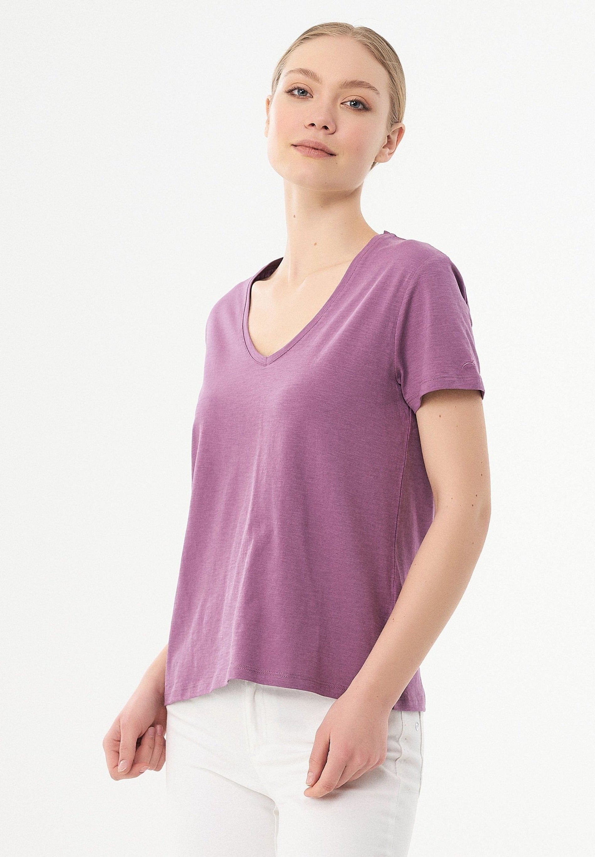 Basic T-Shirt aus Bio-Baumwolle mit V-Ausschnitt