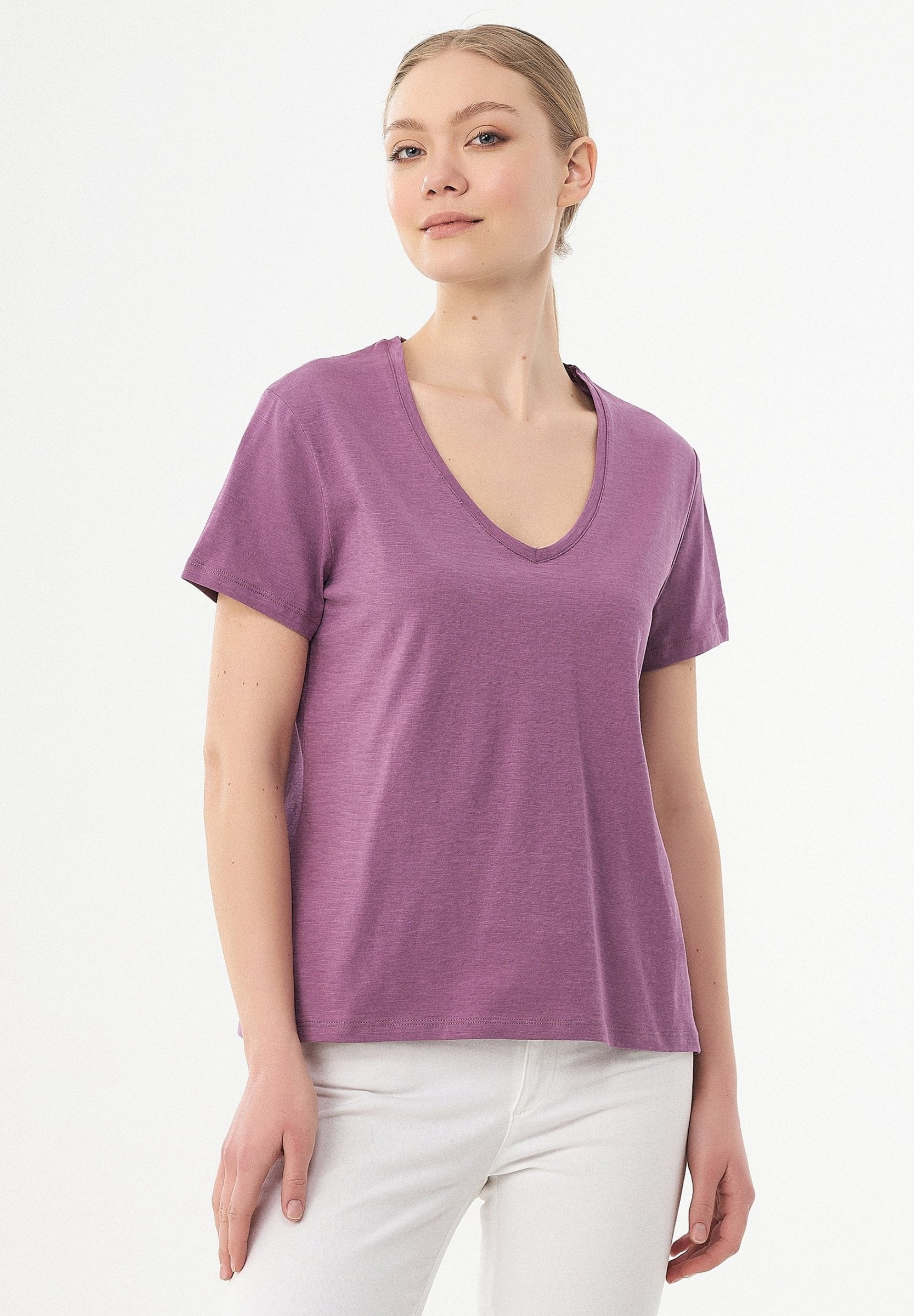 Basic T-Shirt aus Bio-Baumwolle mit V-Ausschnitt