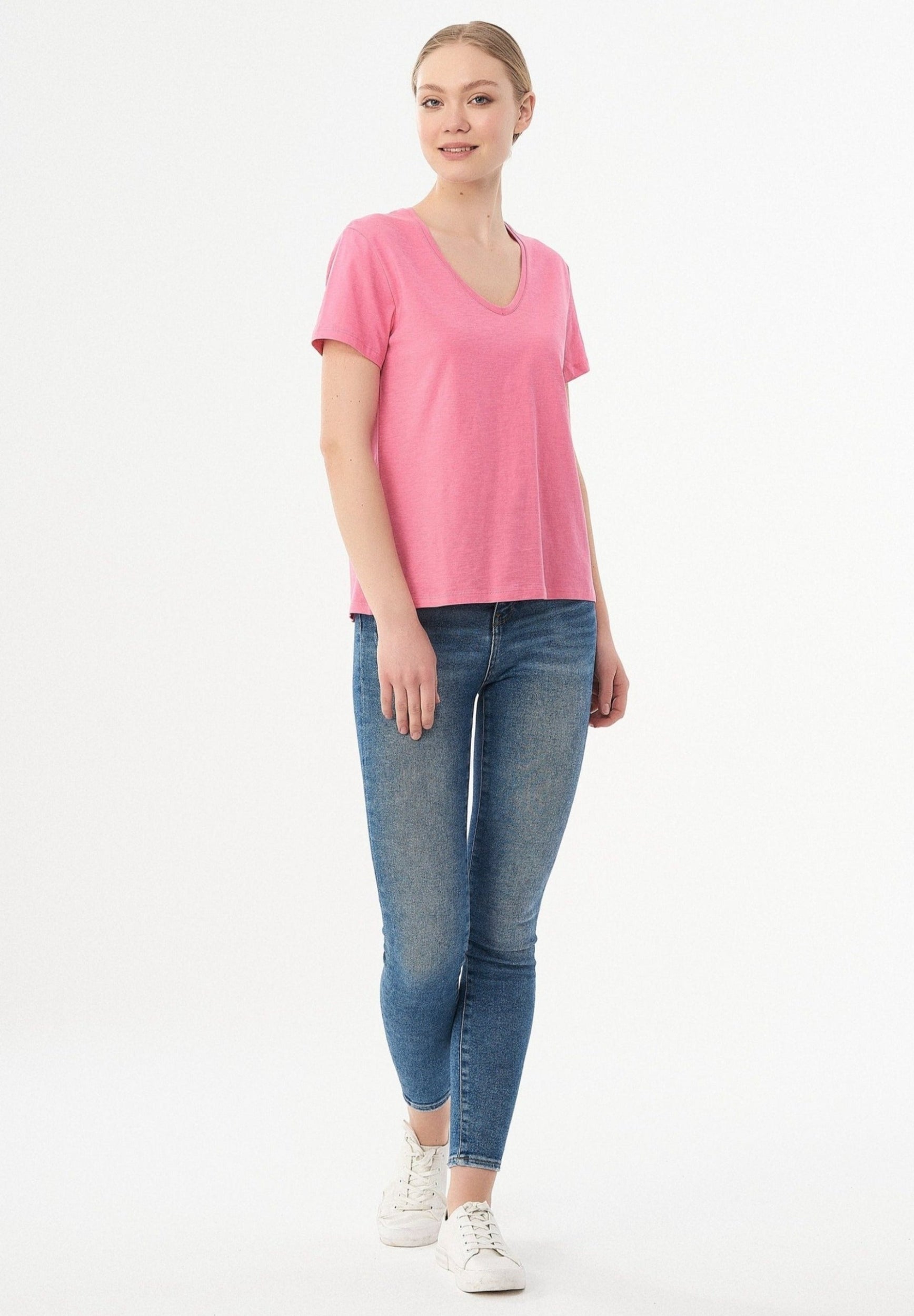 Basic T-Shirt aus Bio-Baumwolle mit V-Ausschnitt