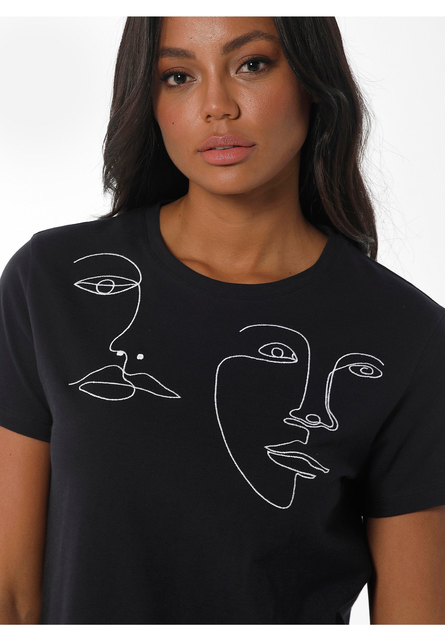 T-Shirt aus Bio-Baumwolle mit Stickerei