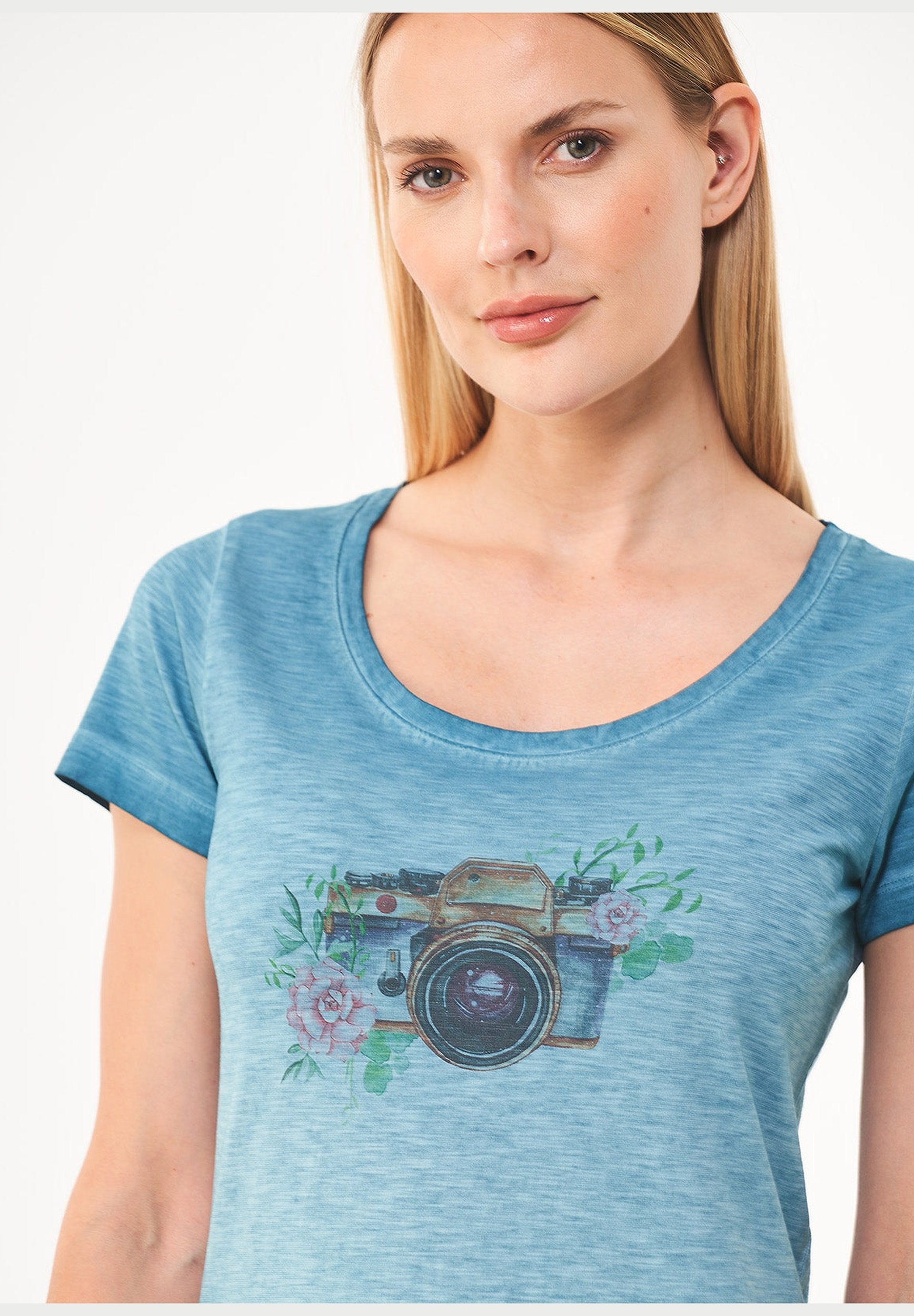 Garment Dyed T-Shirt aus Bio-Baumwolle mit Kamera-Print
